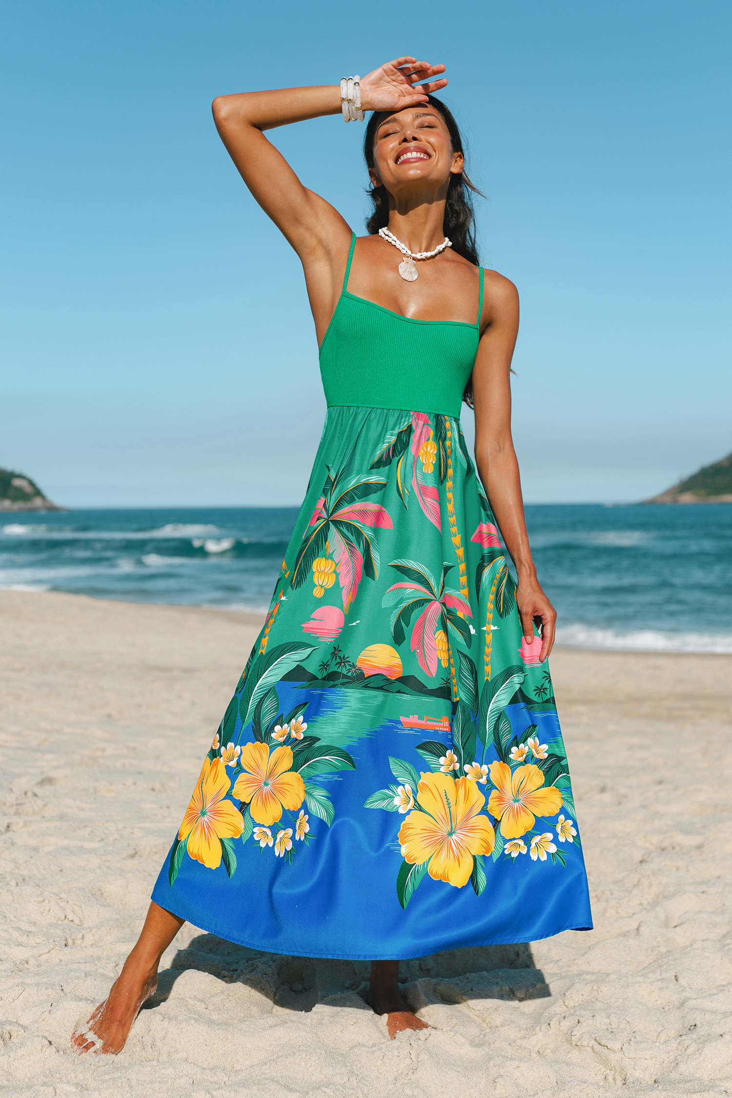 Robe longue tropicale à col scoop