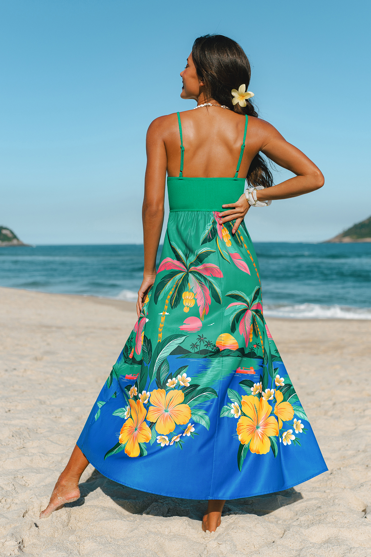 Robe longue tropicale à col scoop