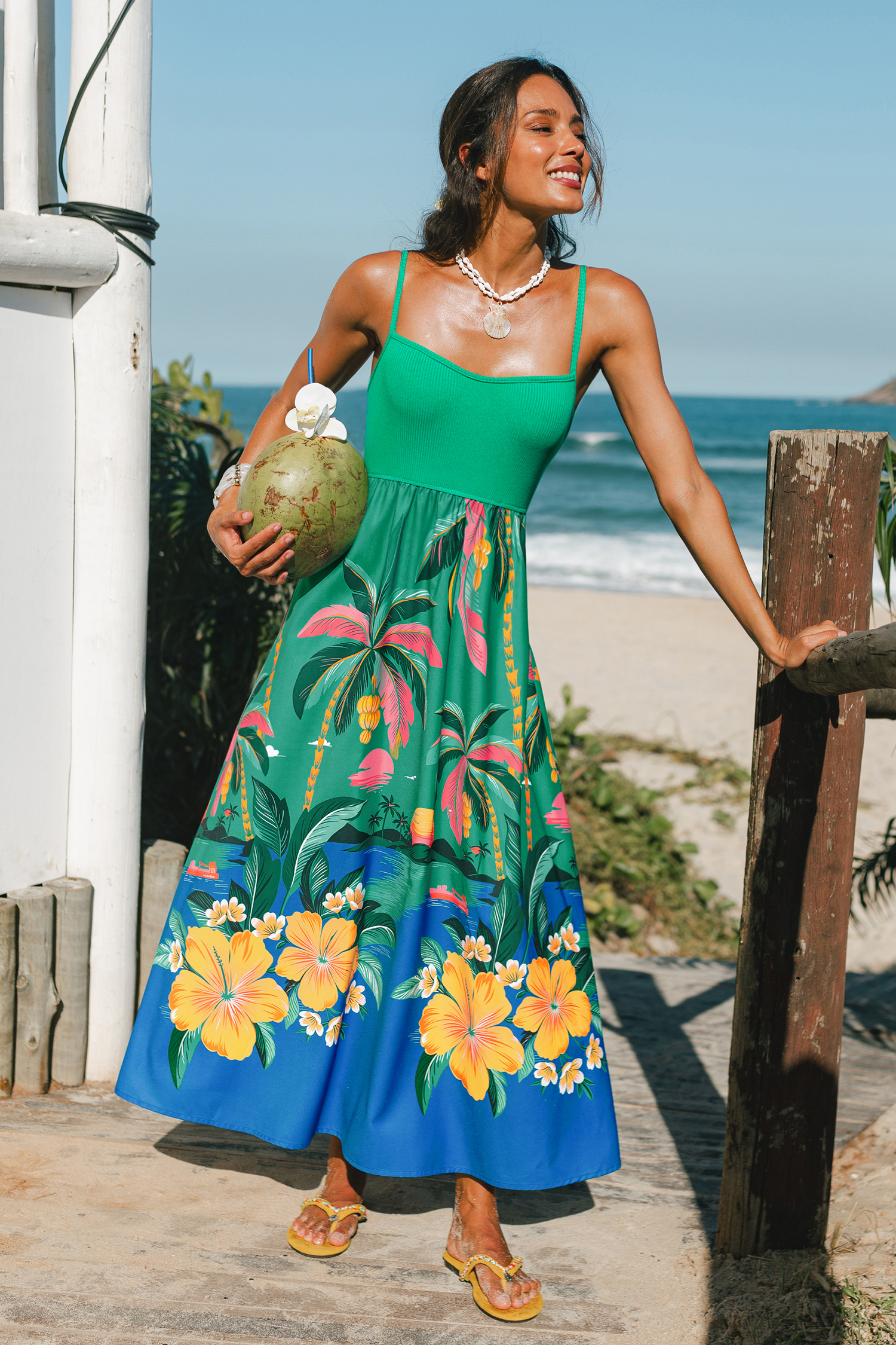 Robe longue tropicale à col scoop