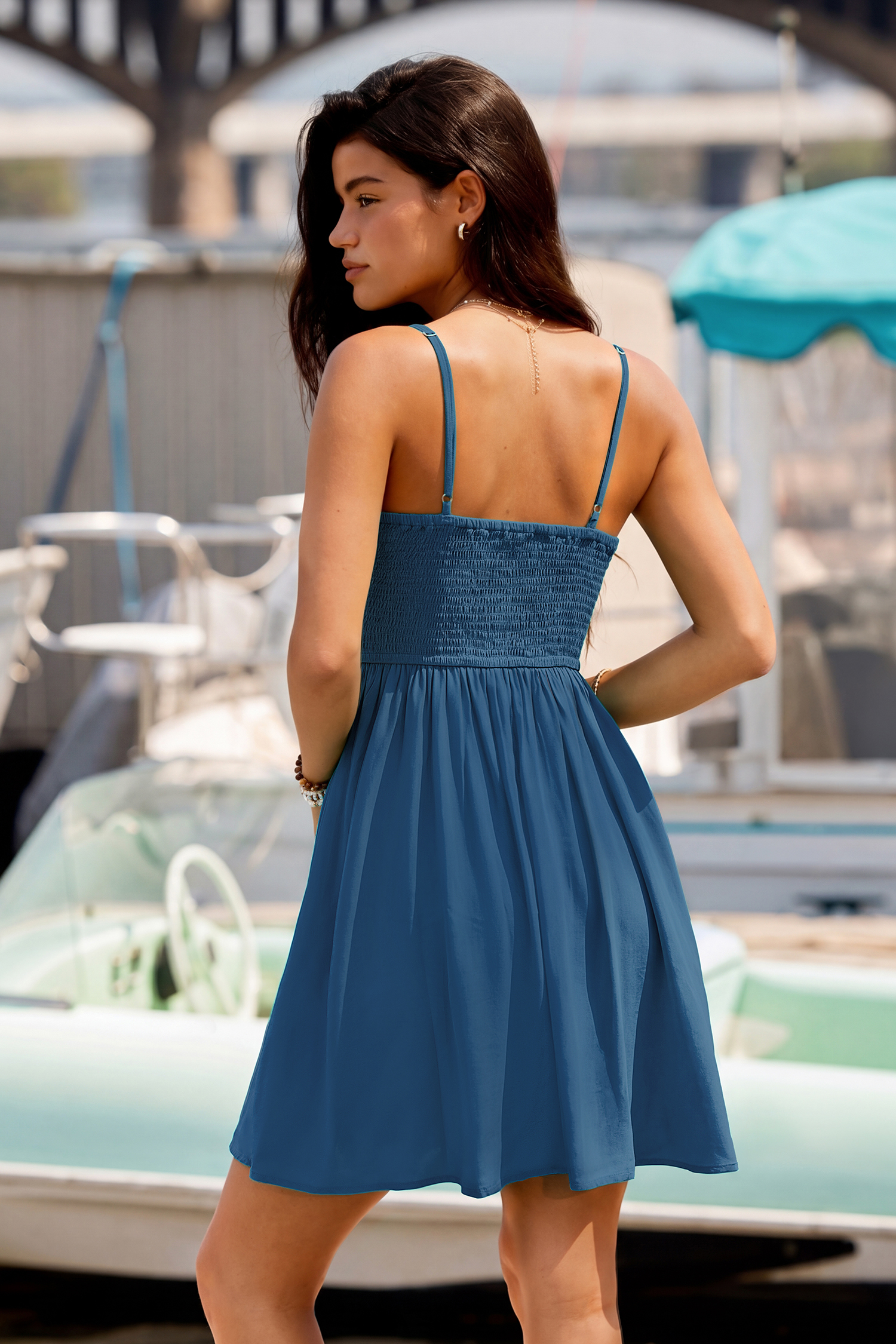 Vestido corto azul después del espectáculo