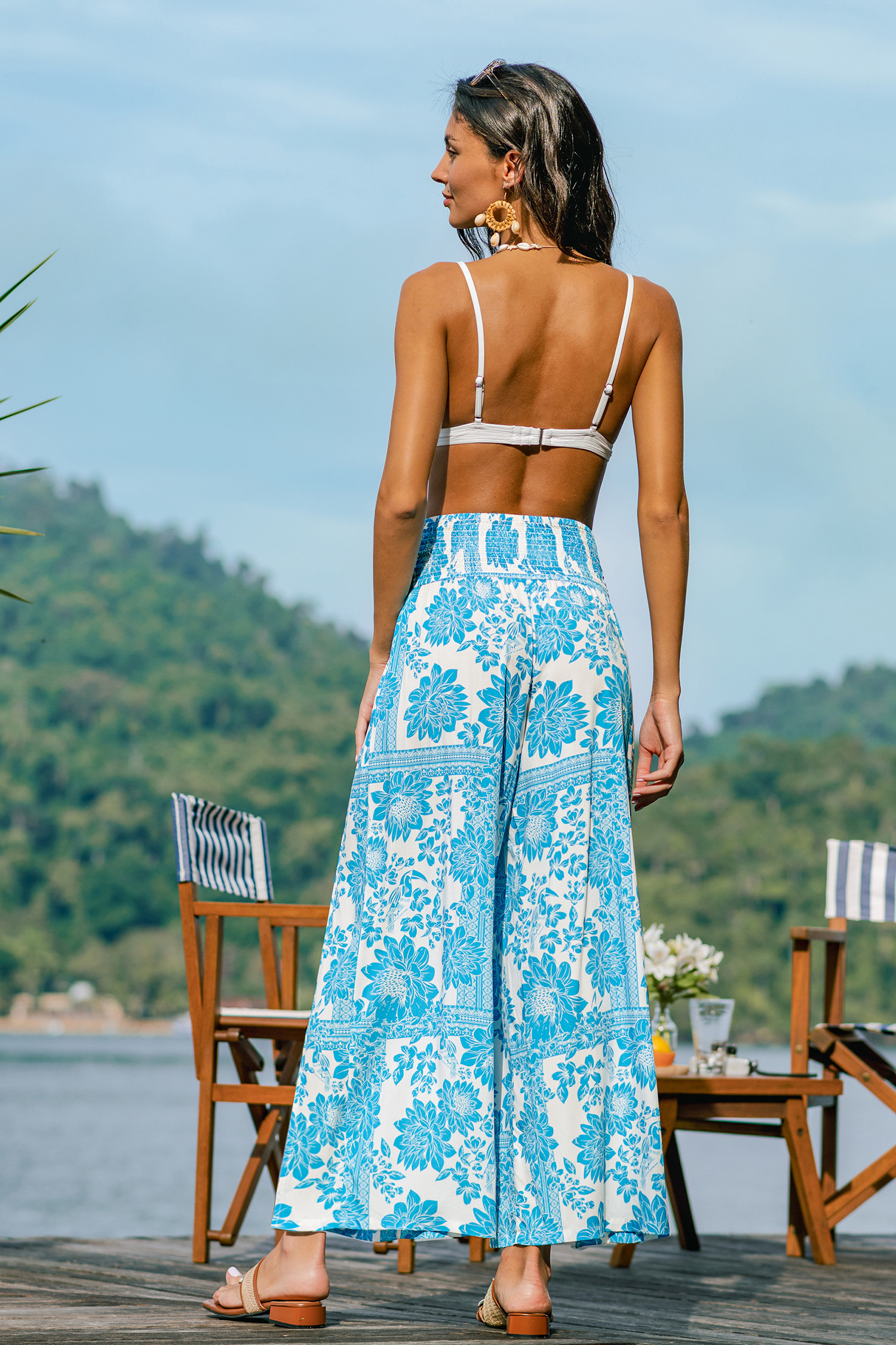 Pantalon cover up fleuri à taille smockée