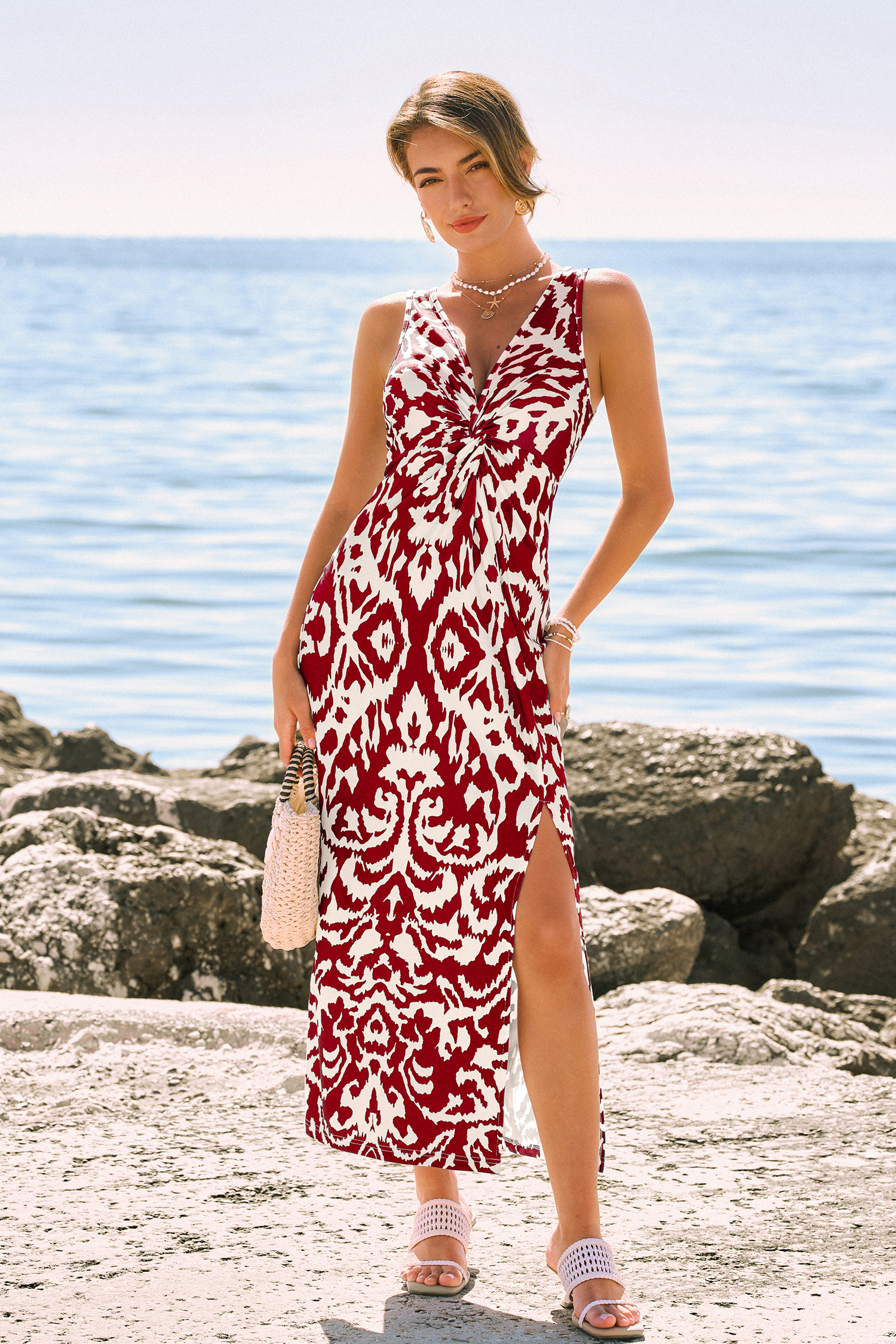 Robe rouge fendu sur le côté