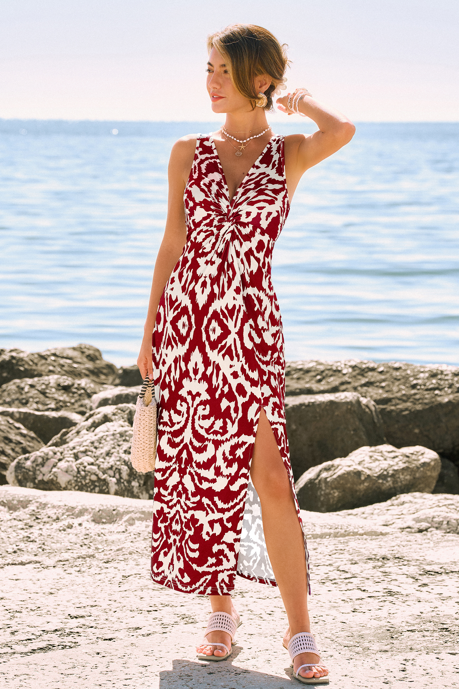 Robe rouge fendu sur le côté