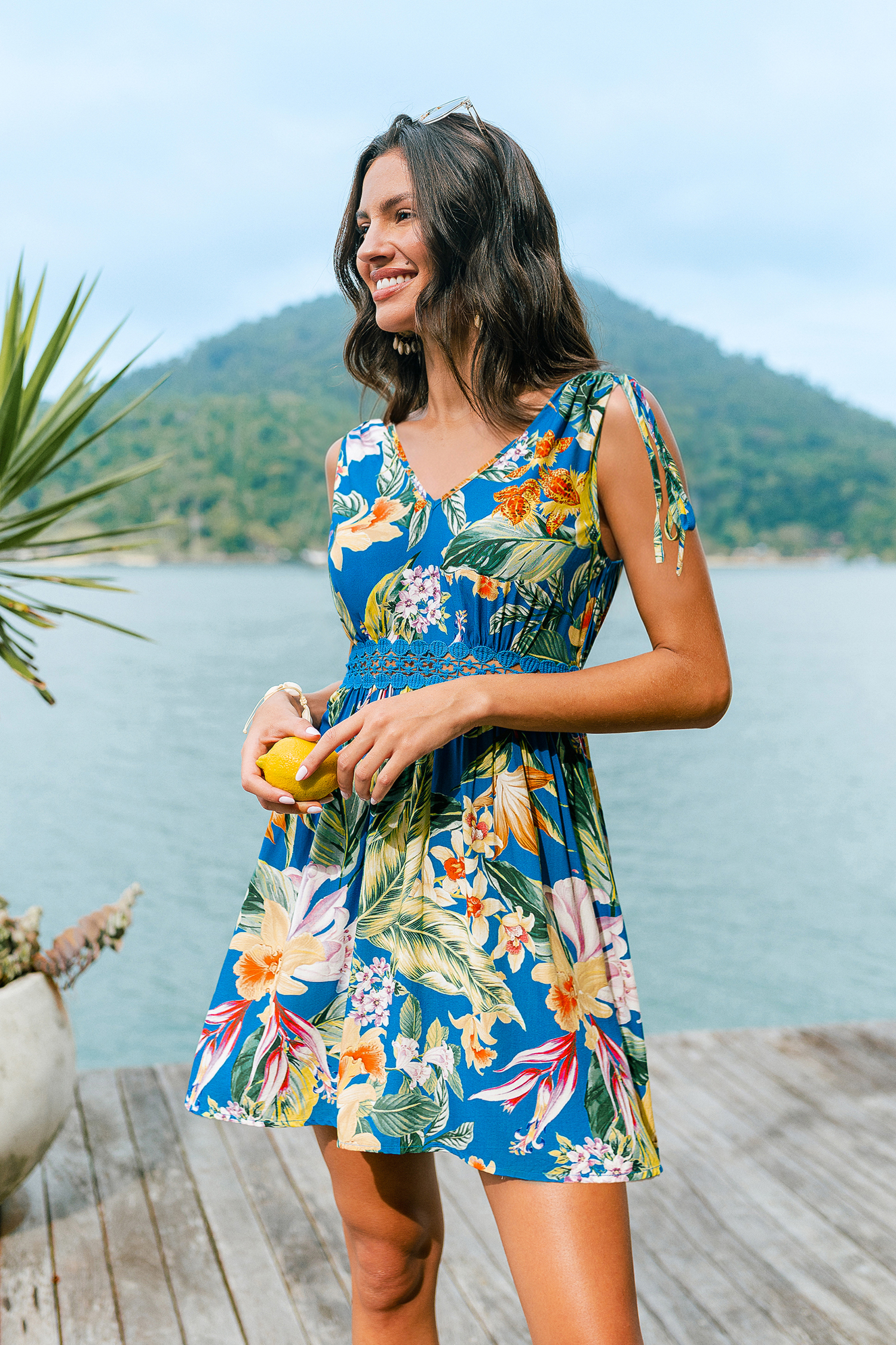 Minivestido tropical para una tarde en la isla