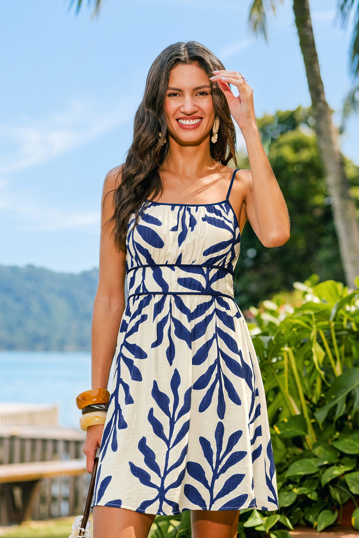 Blau tropisches Mini-Strandkleid mit U-Ausschnitt