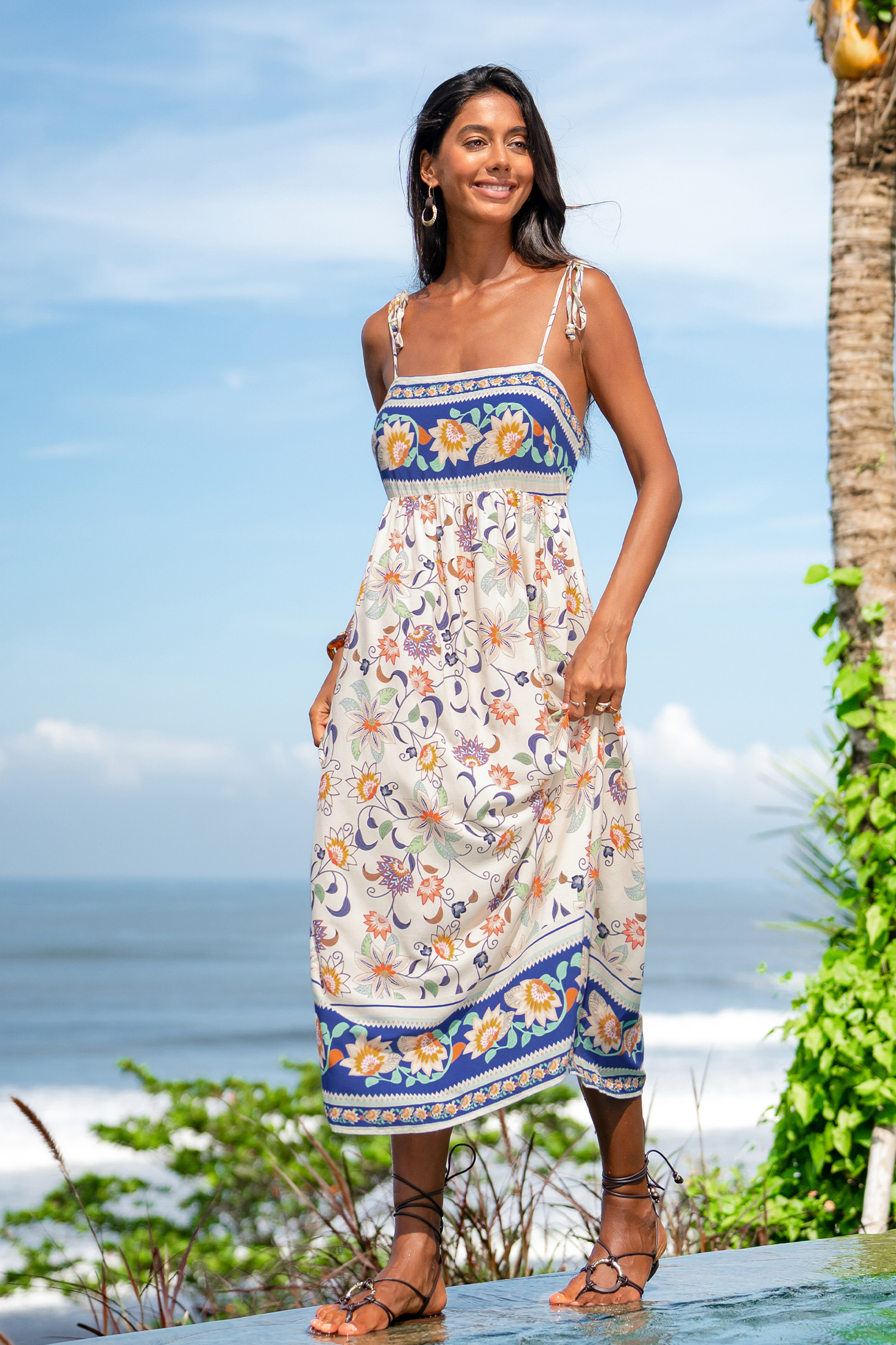 Robe longue florale heure dorée à col carré
