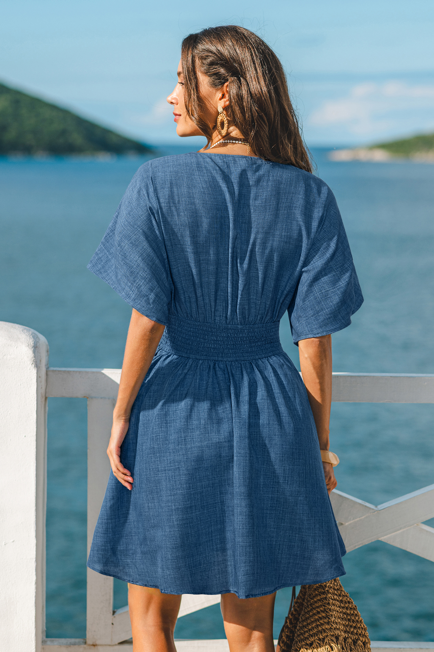 Marineblaues Mini-Sommerkleid mit V-Ausschnitt