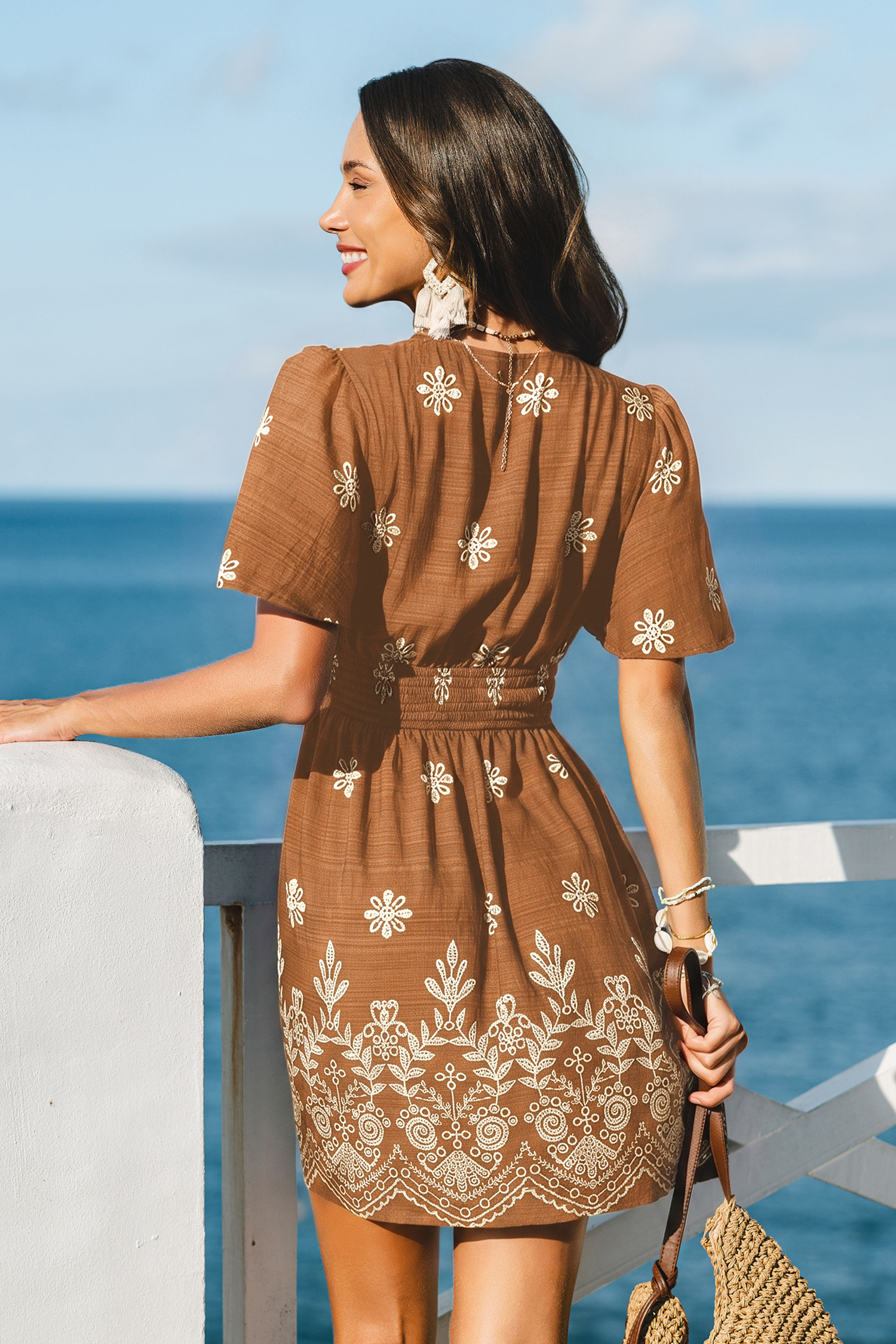 Robe courte fleurie tissé col plongeant