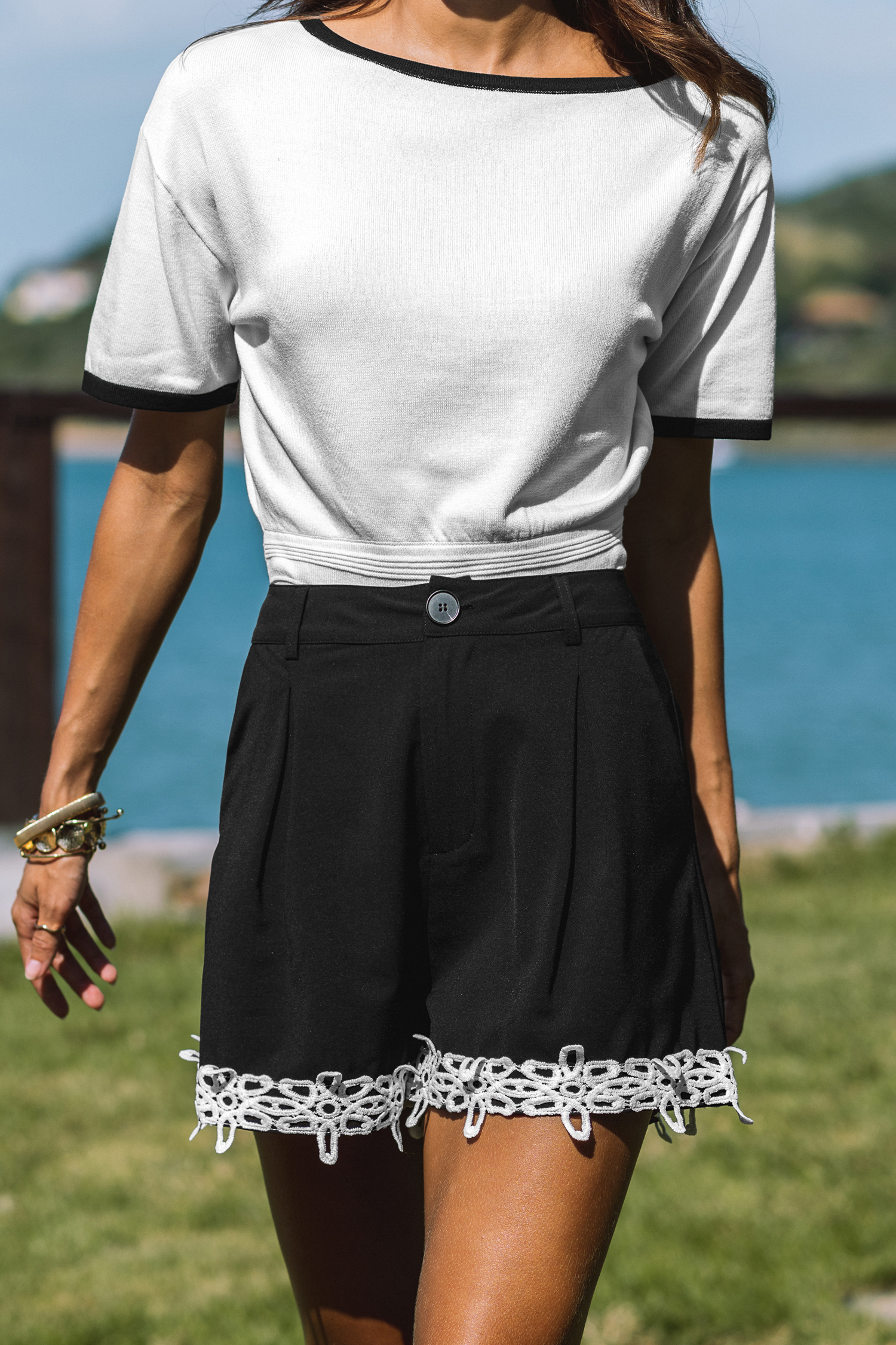 Pantaloncini neri per la serata al tramonto