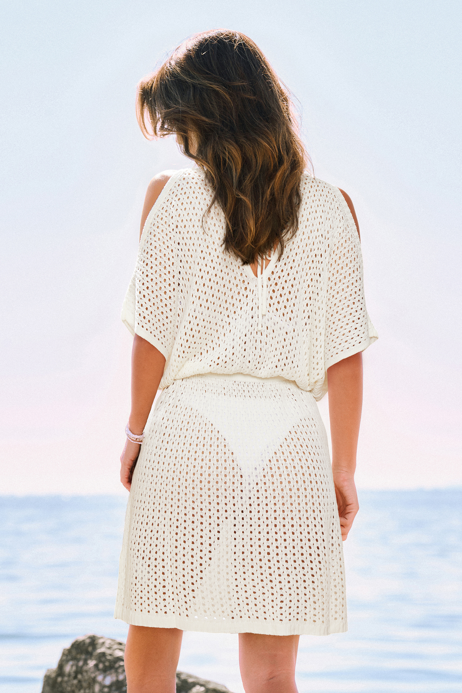 Weißes Kurzarm Elastischer Bund Mini-Strick-Strandkleid