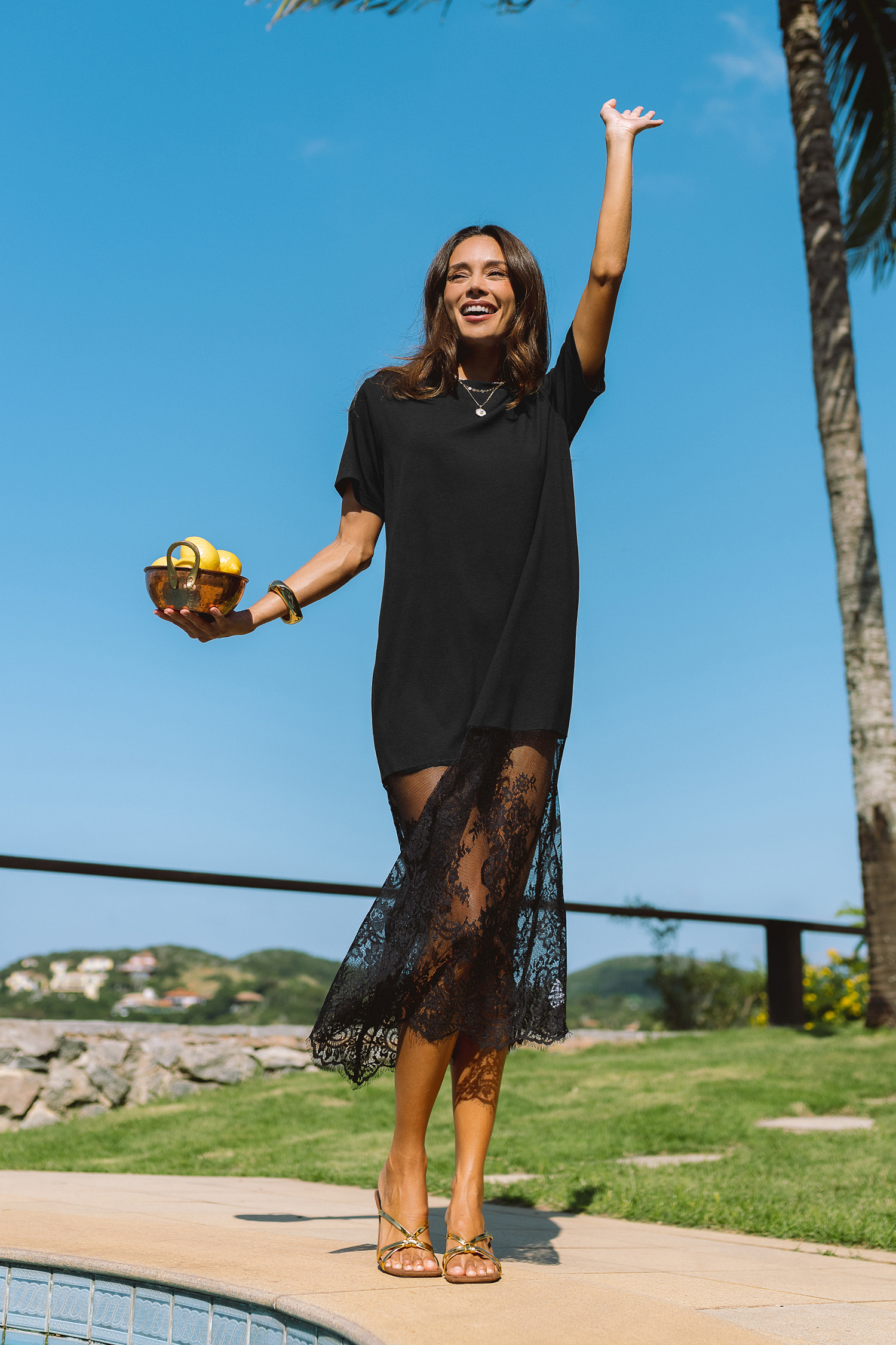 Schwarzes Maxi-Abendkleid mit transparentem Einsatz