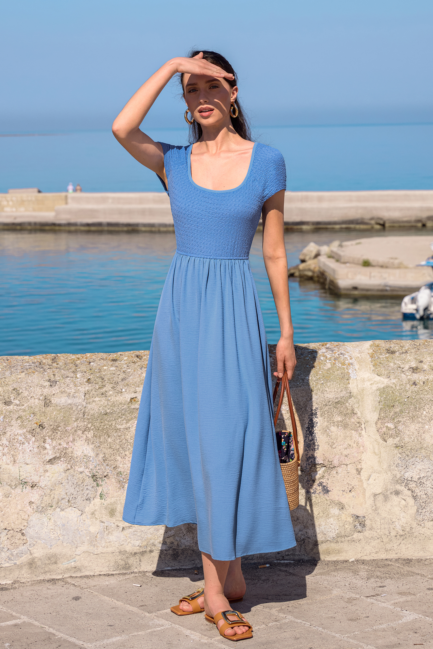 Blaues Maxi-Sommerkleid mit eckigem Ausschnitt