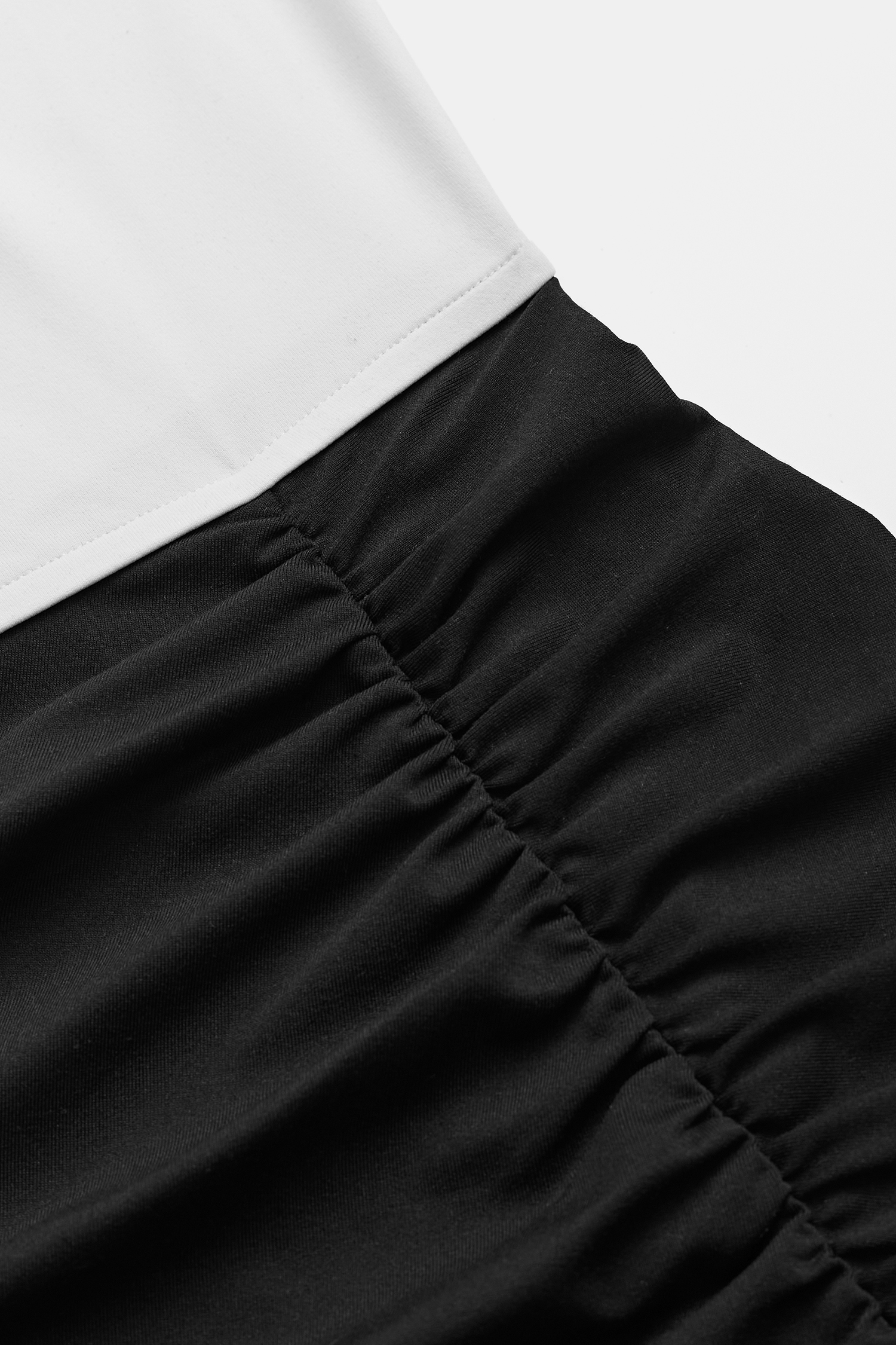 Figurbetontes Farbblock Maxi-Cocktailleid mit geradem Ausschnitt