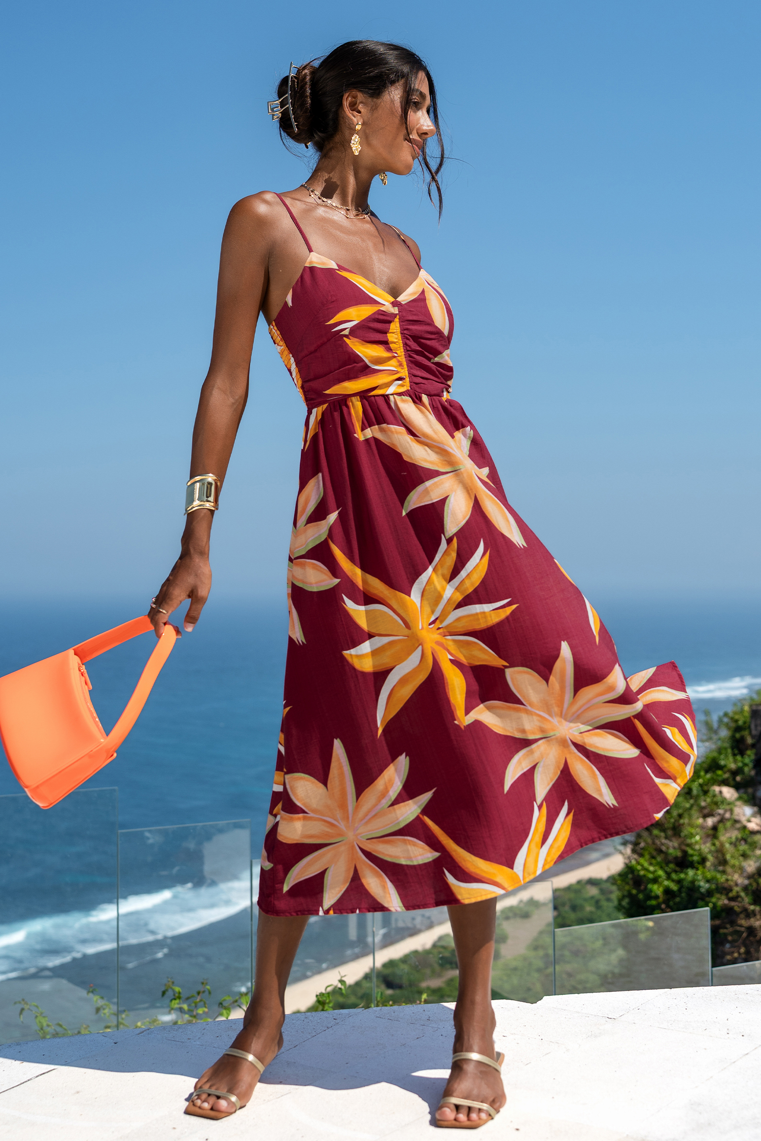 Robe midi fleurie en rayonne à col en V
