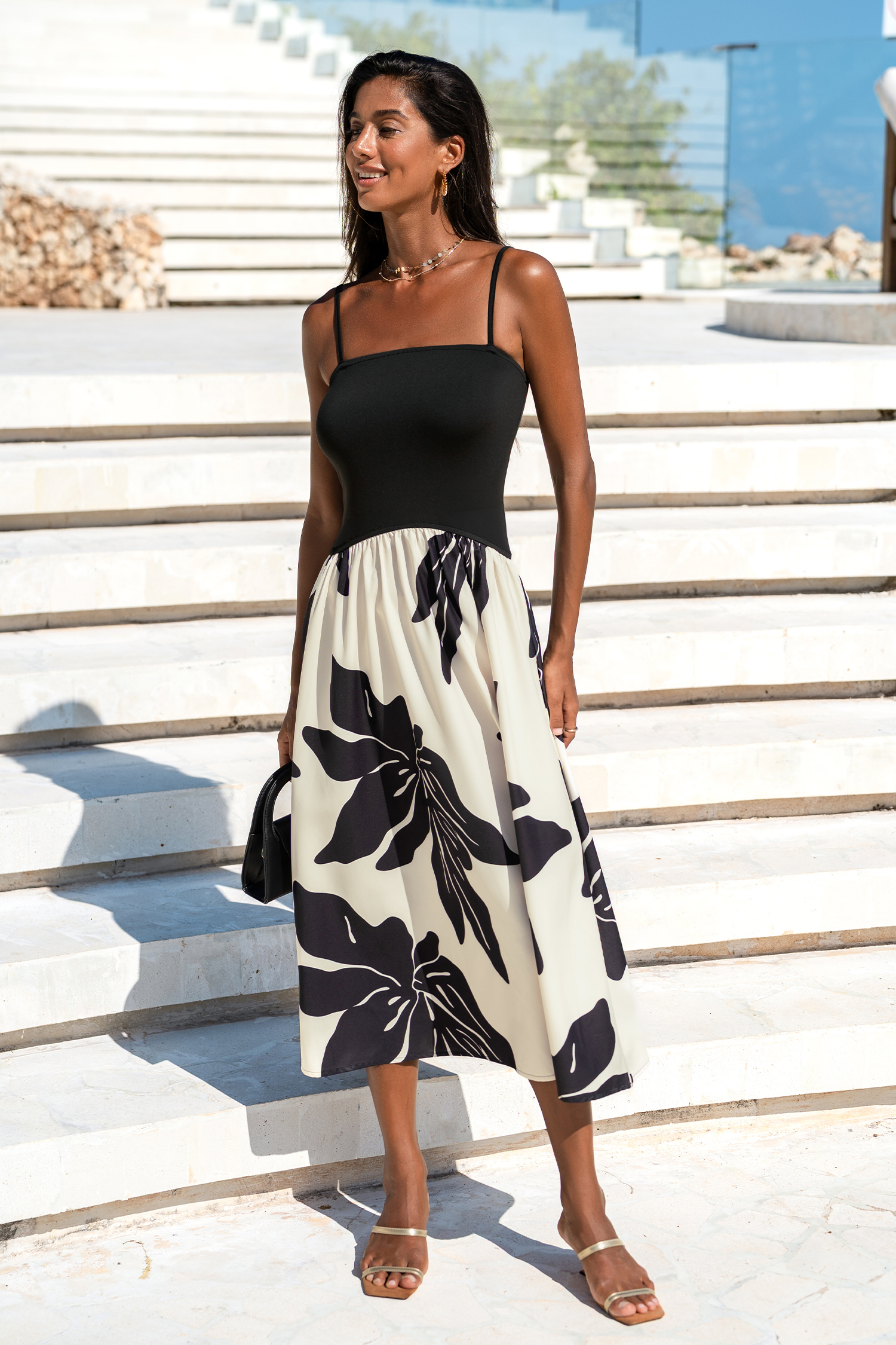 Robe midi fleurie sans manches à col carré