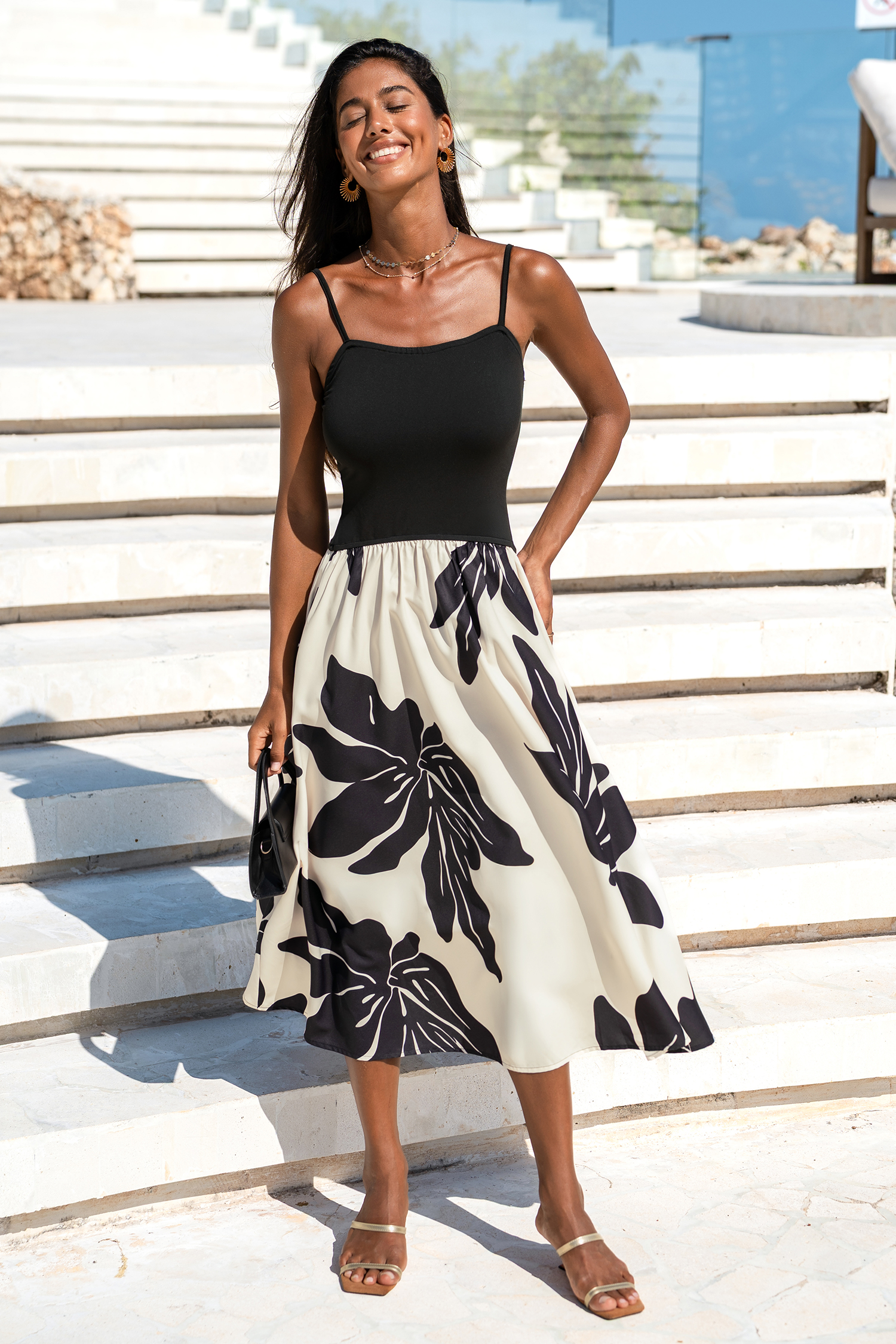 Robe midi fleurie sans manches à col carré