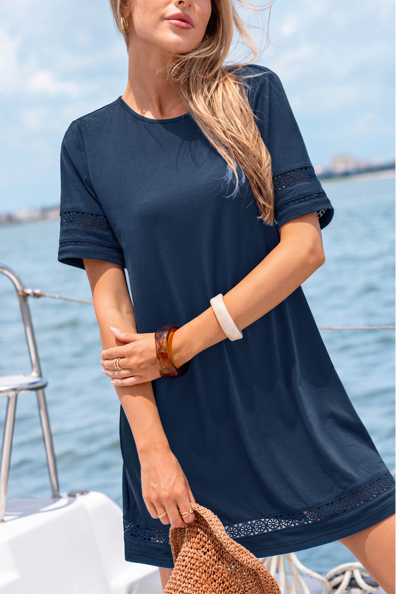 Robe courte bleue en tricot à manches courtes