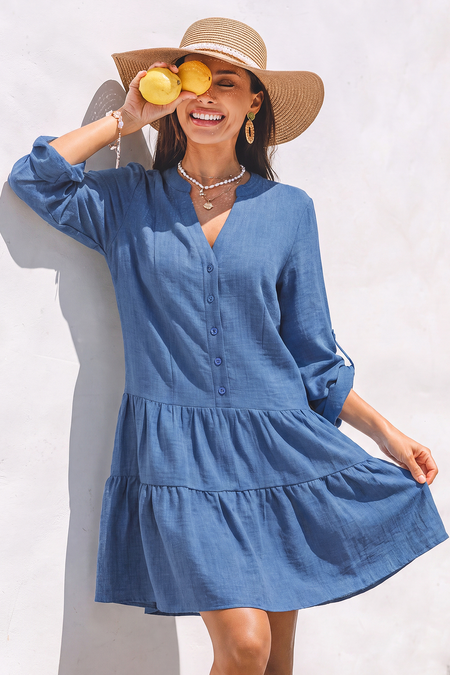 Robe courte bleue à demi-manches et col cranté