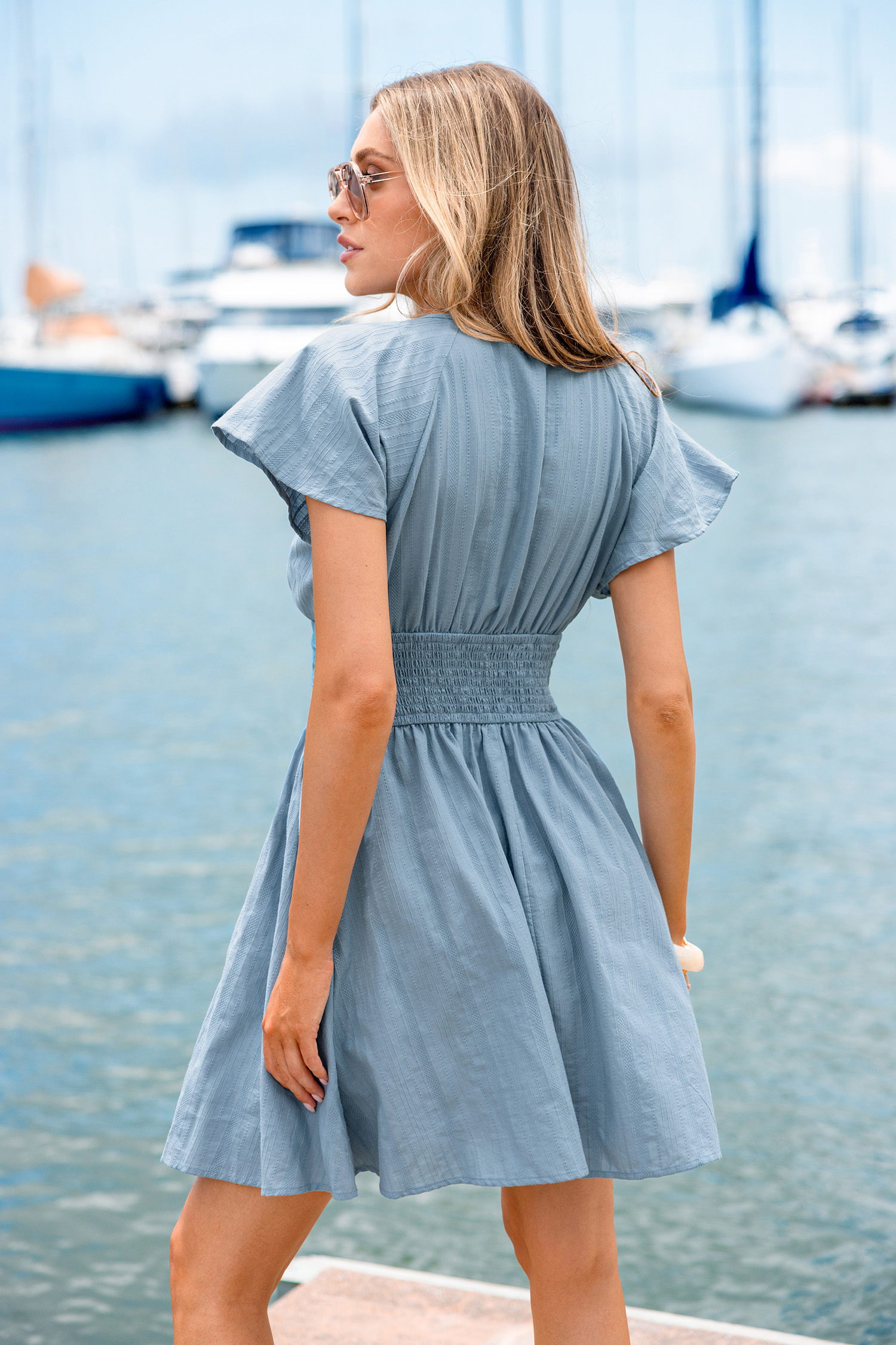 Robe courte bleue en coton à manches courtes