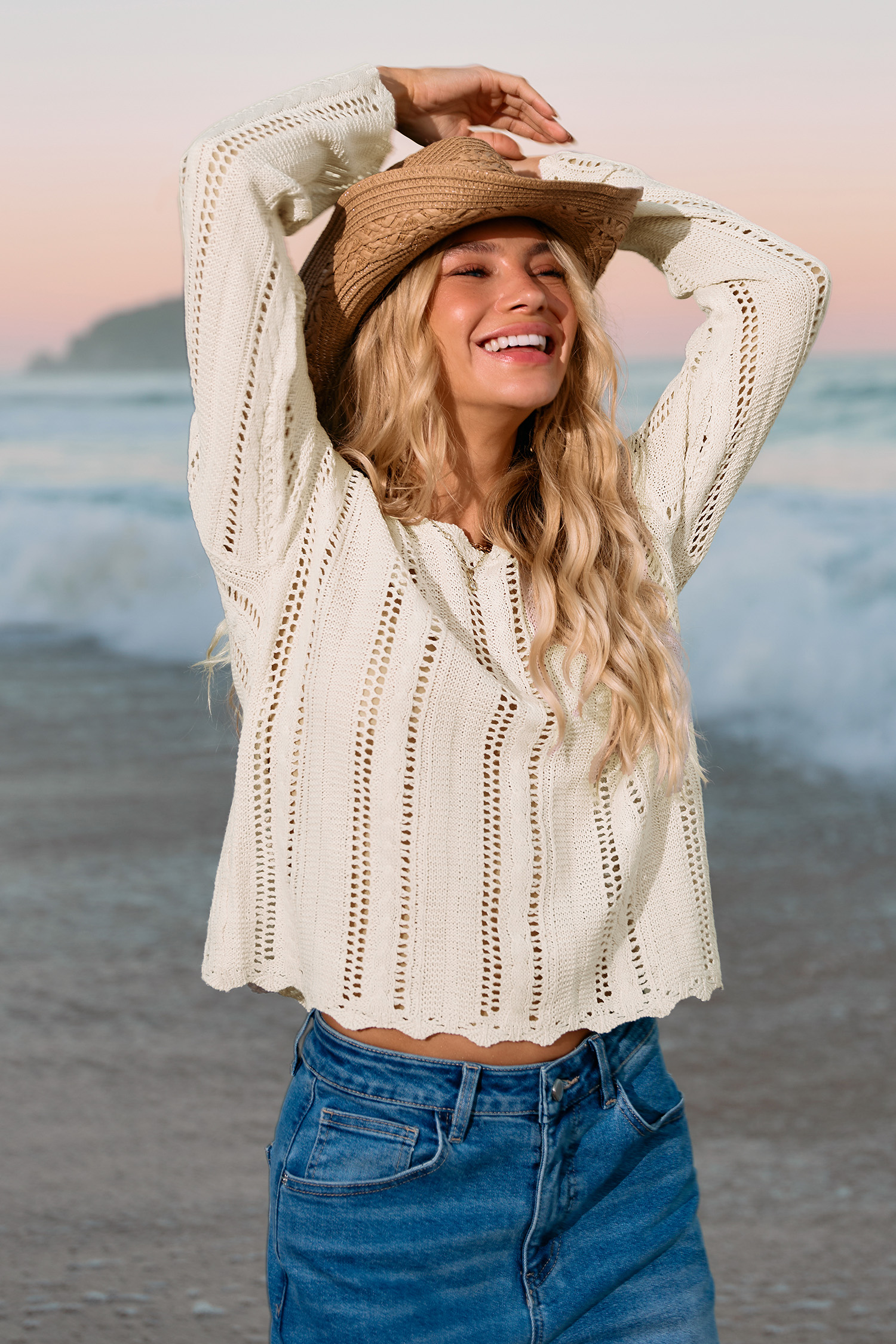 Beiges Leichtes Langarm Rundhals Strick-Strand-Top