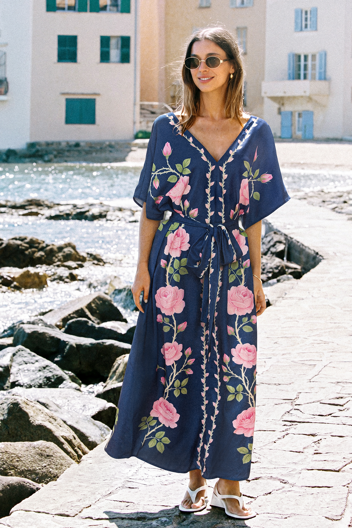 Blau geblümtes Maxikleid mit V-Ausschnitt