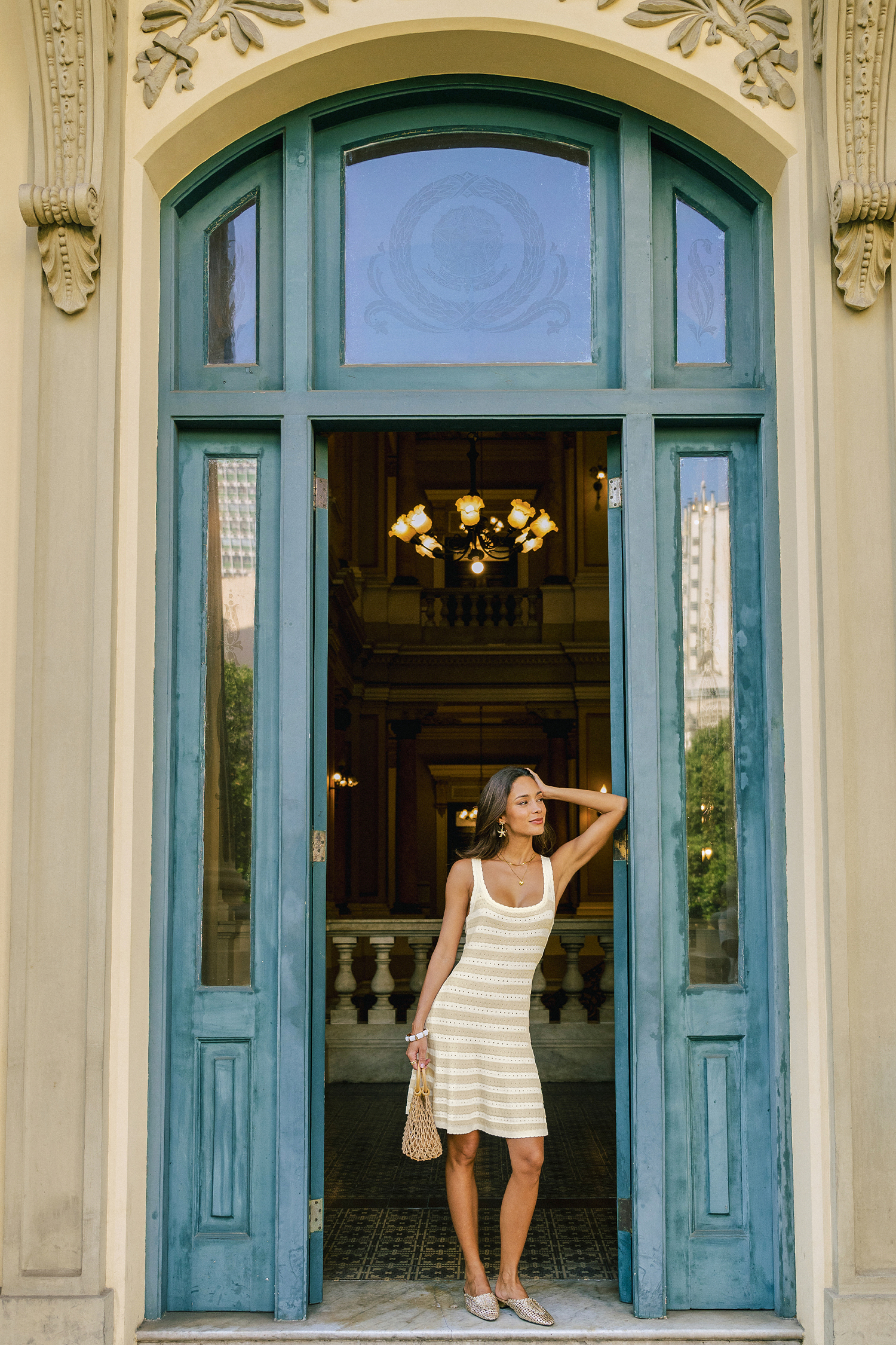 Robe courte beige en tricot à col carré