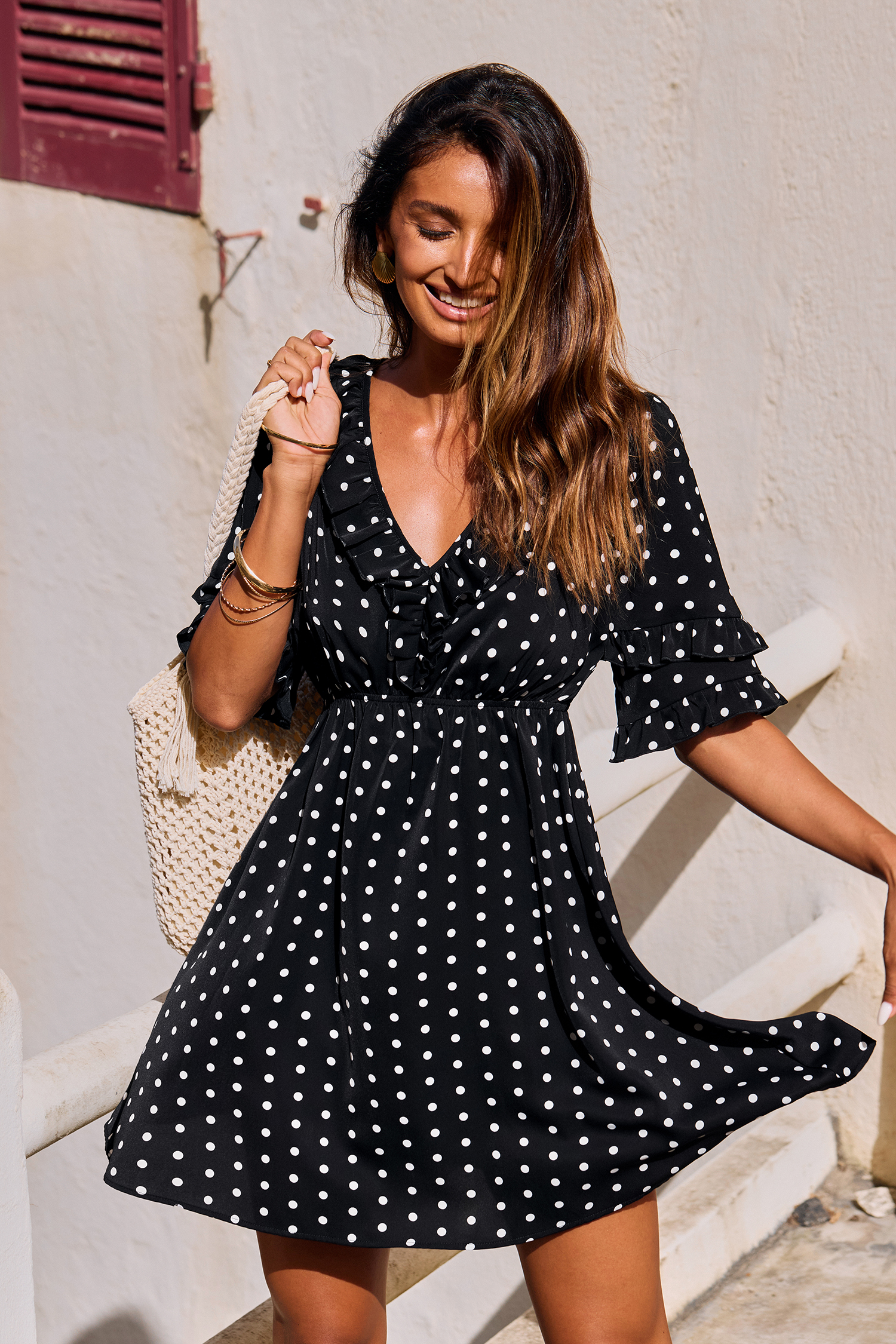 Robe courte à pois à col en V