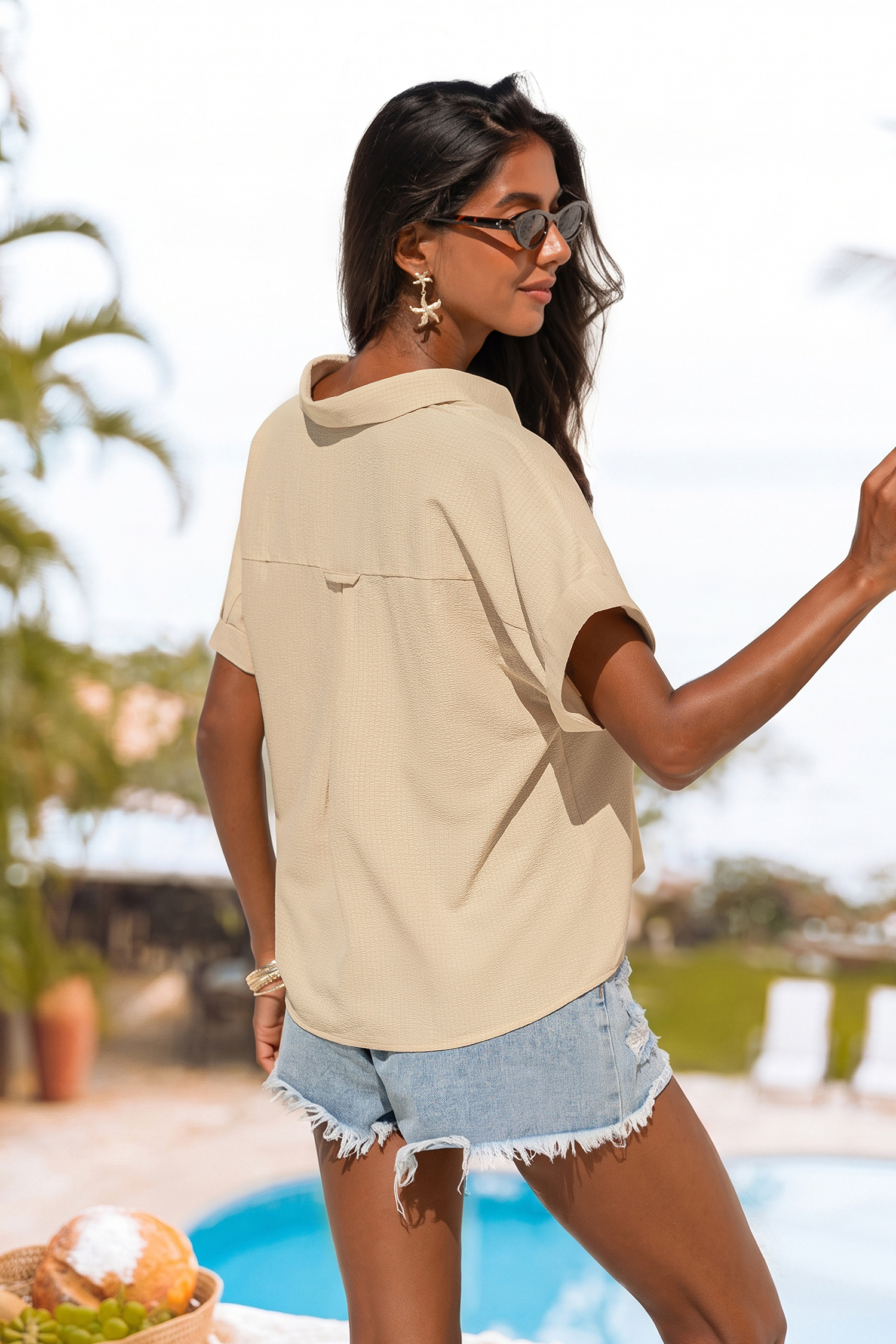 Blouse beige à col chemise et manches courtes
