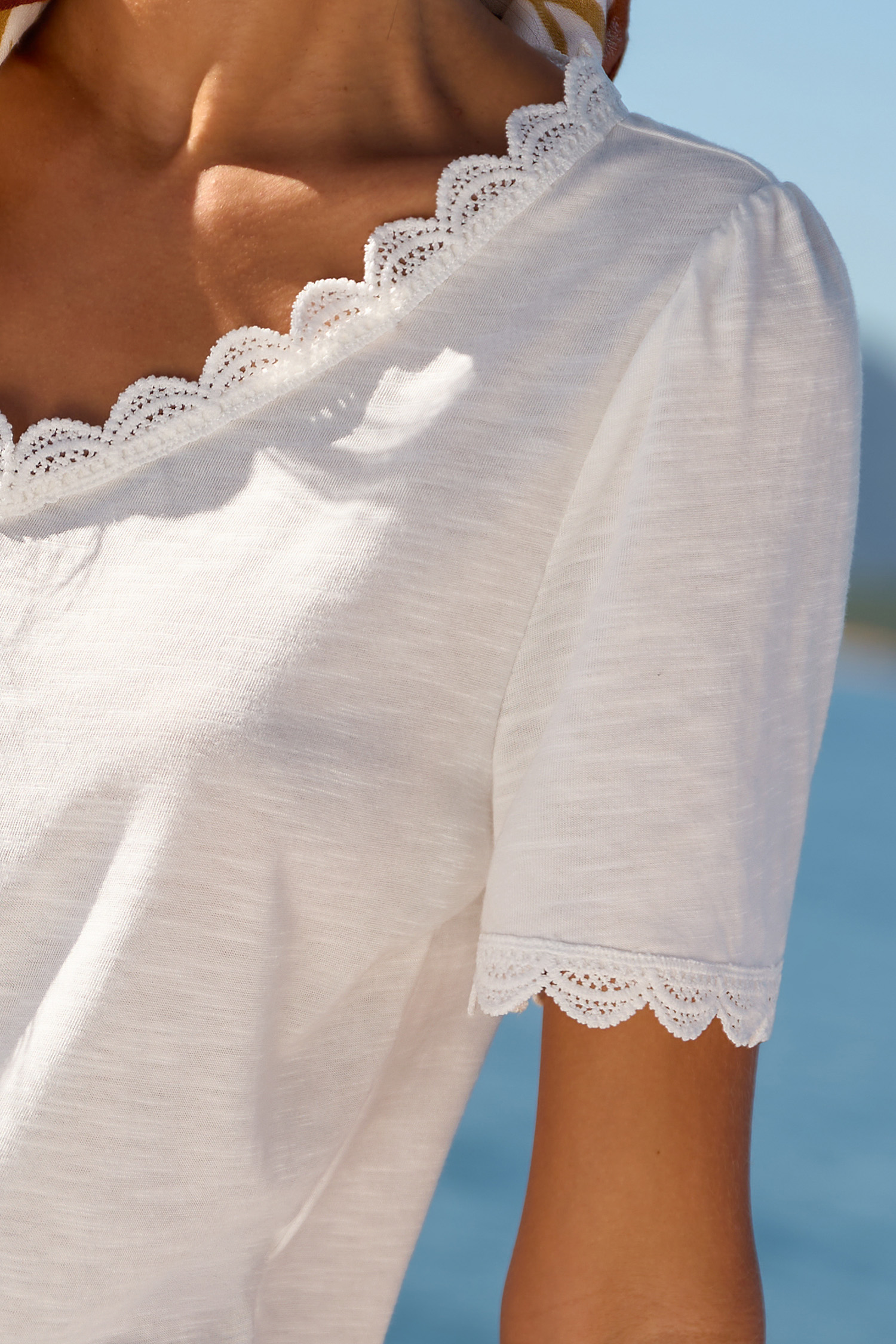 Weekend Energy White Top