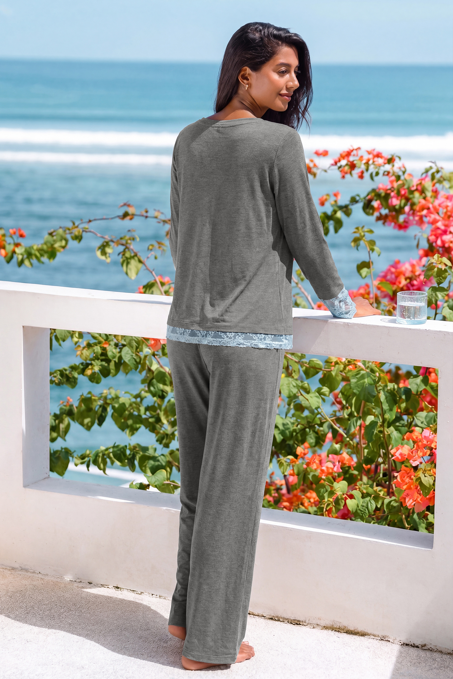 Ensemble de pyjama gris finitions en dentelle