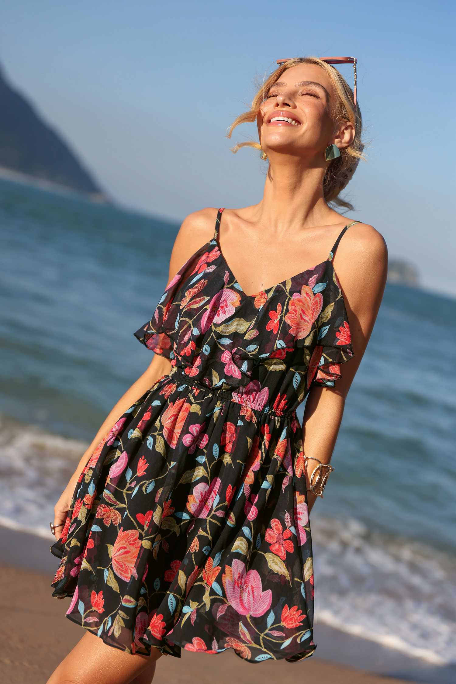 Robe courte fleurie superposée