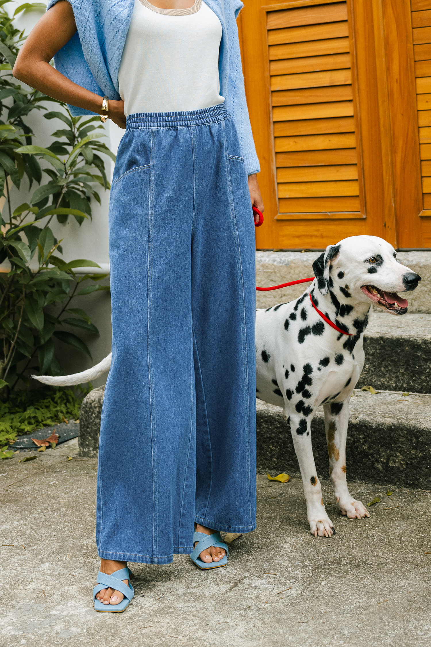 Jean bleu à taille élastique et jambe large