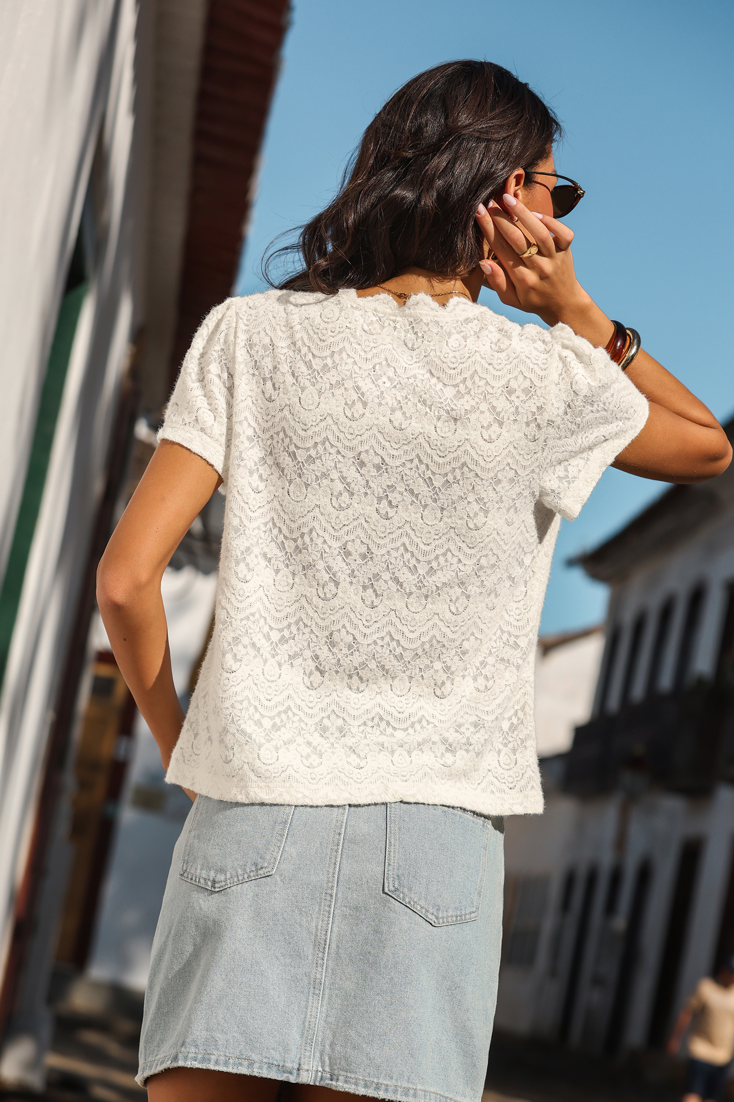 Top beige con dettagli in pizzo
