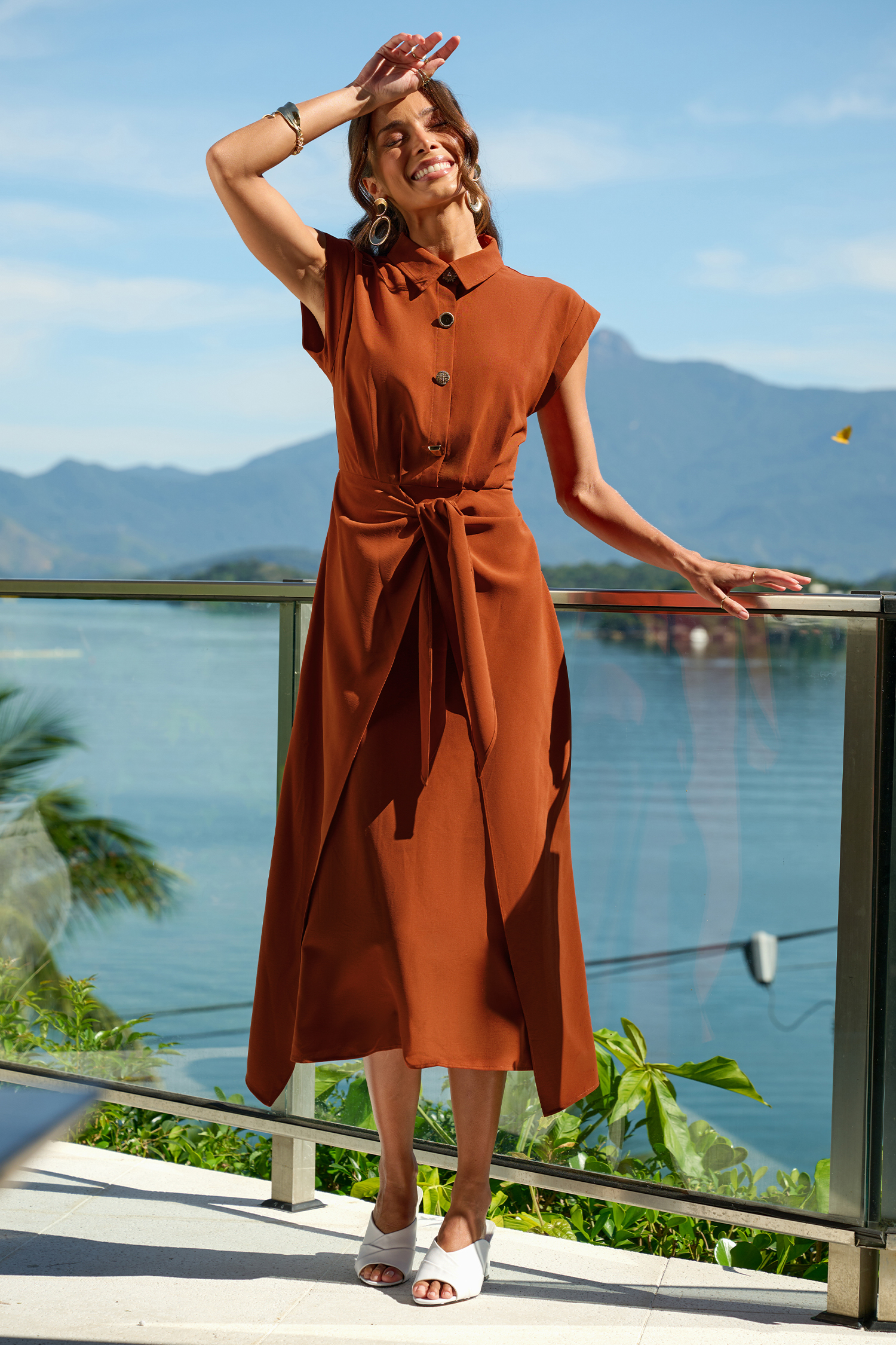 Robe longue orange à col chemise et manches courtes