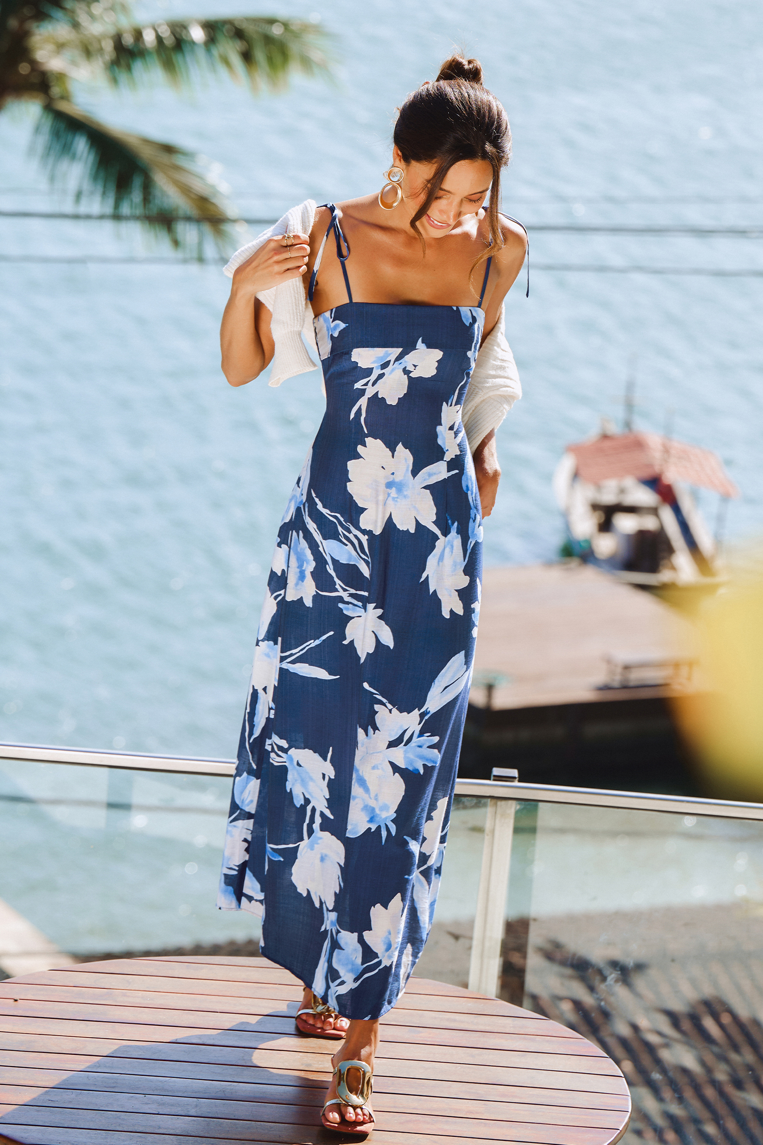 Florales Maxikleid mit eckigem Ausschnitt