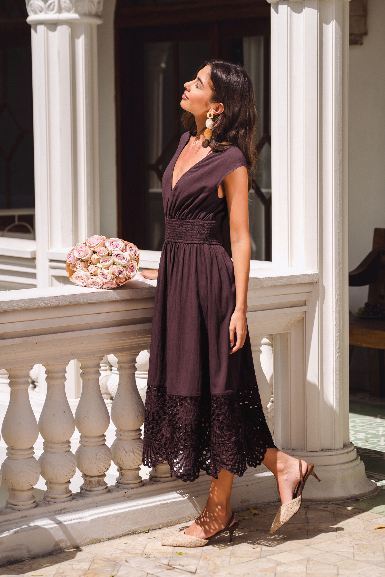 Braunes Elegantes V-Ausschnitt Midikleid