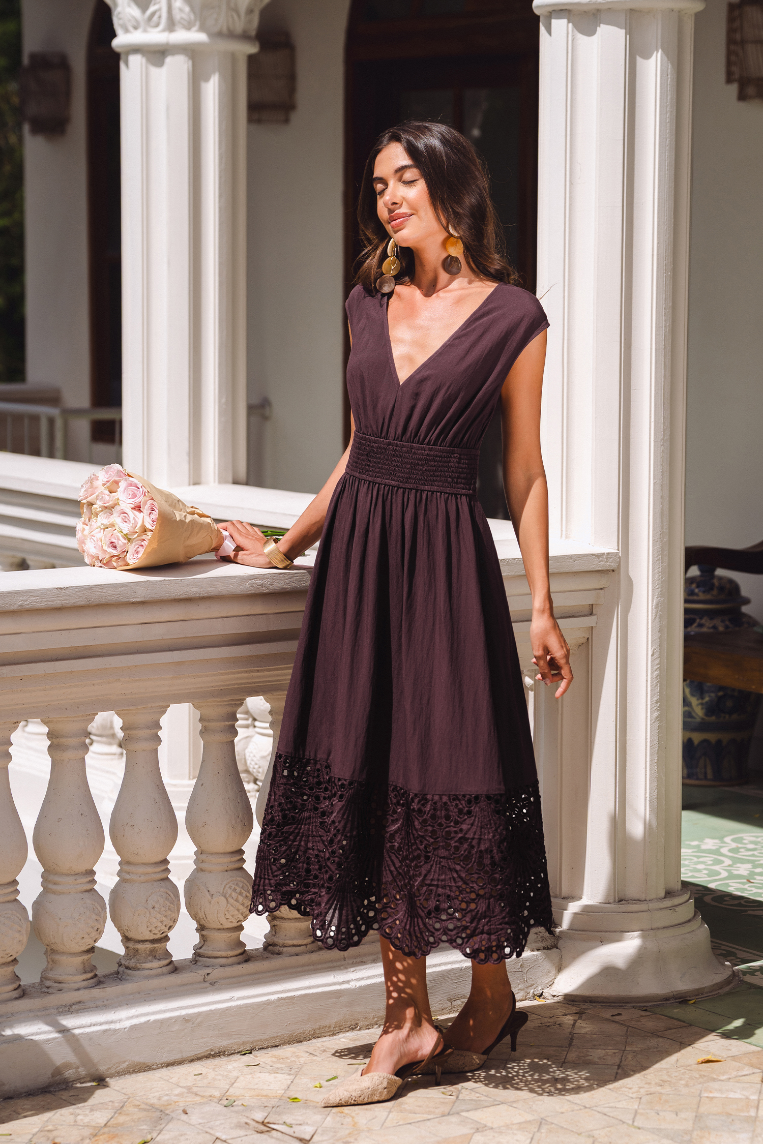 Braunes Elegantes V-Ausschnitt Midikleid