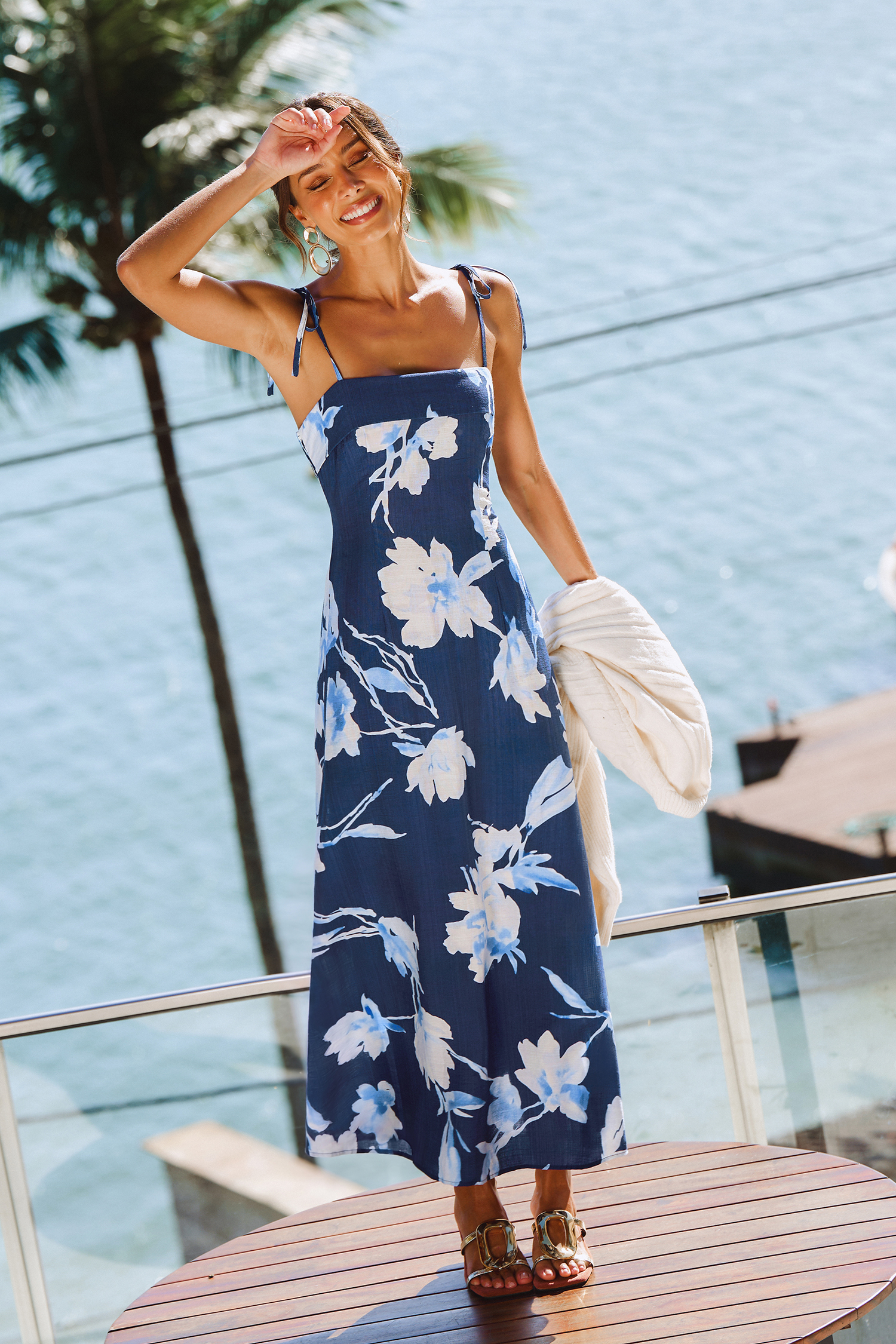 Florales Maxikleid mit eckigem Ausschnitt