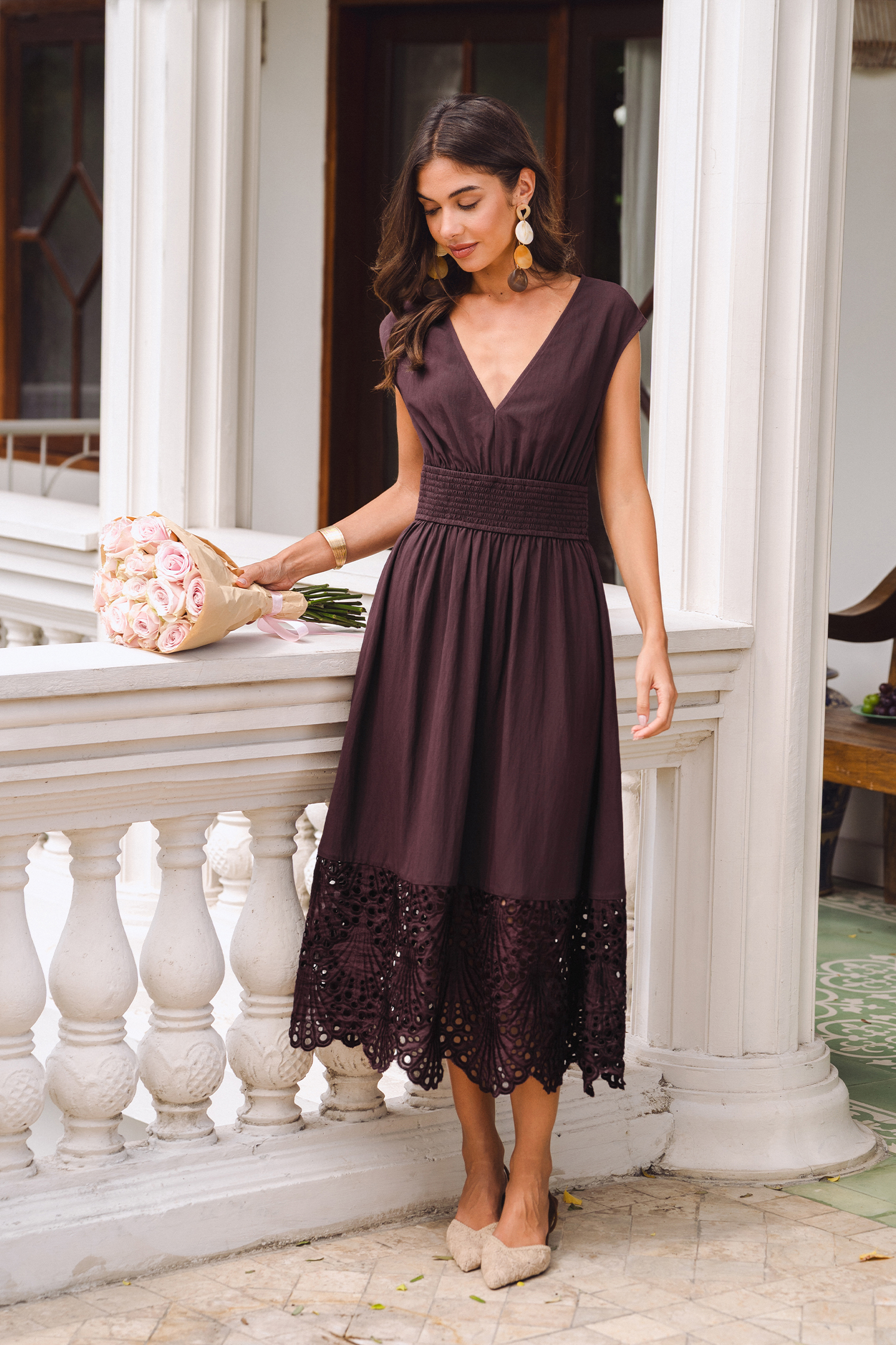 Braunes Elegantes V-Ausschnitt Midikleid