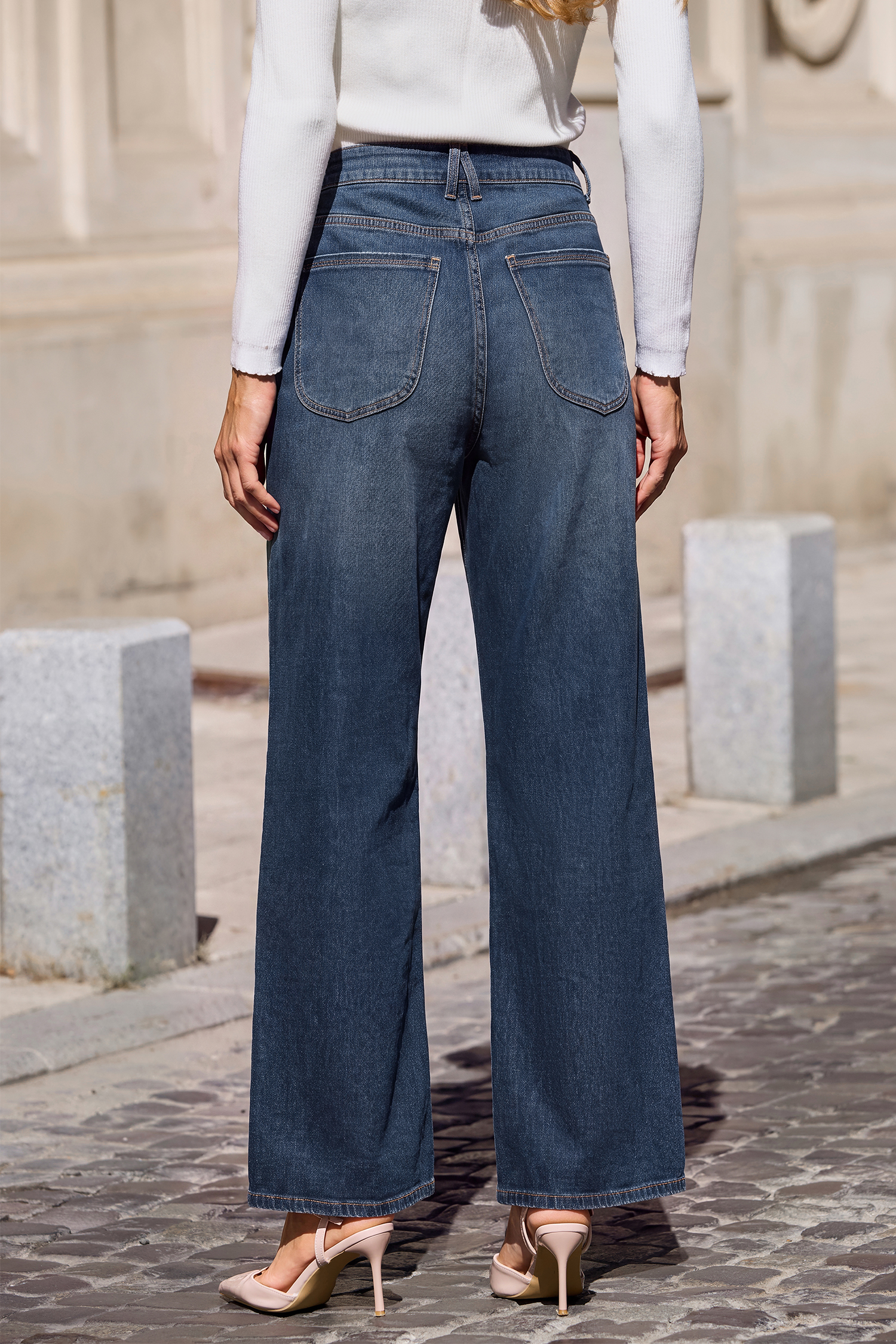 Jean bleu taille ultra haute à poches plaquées