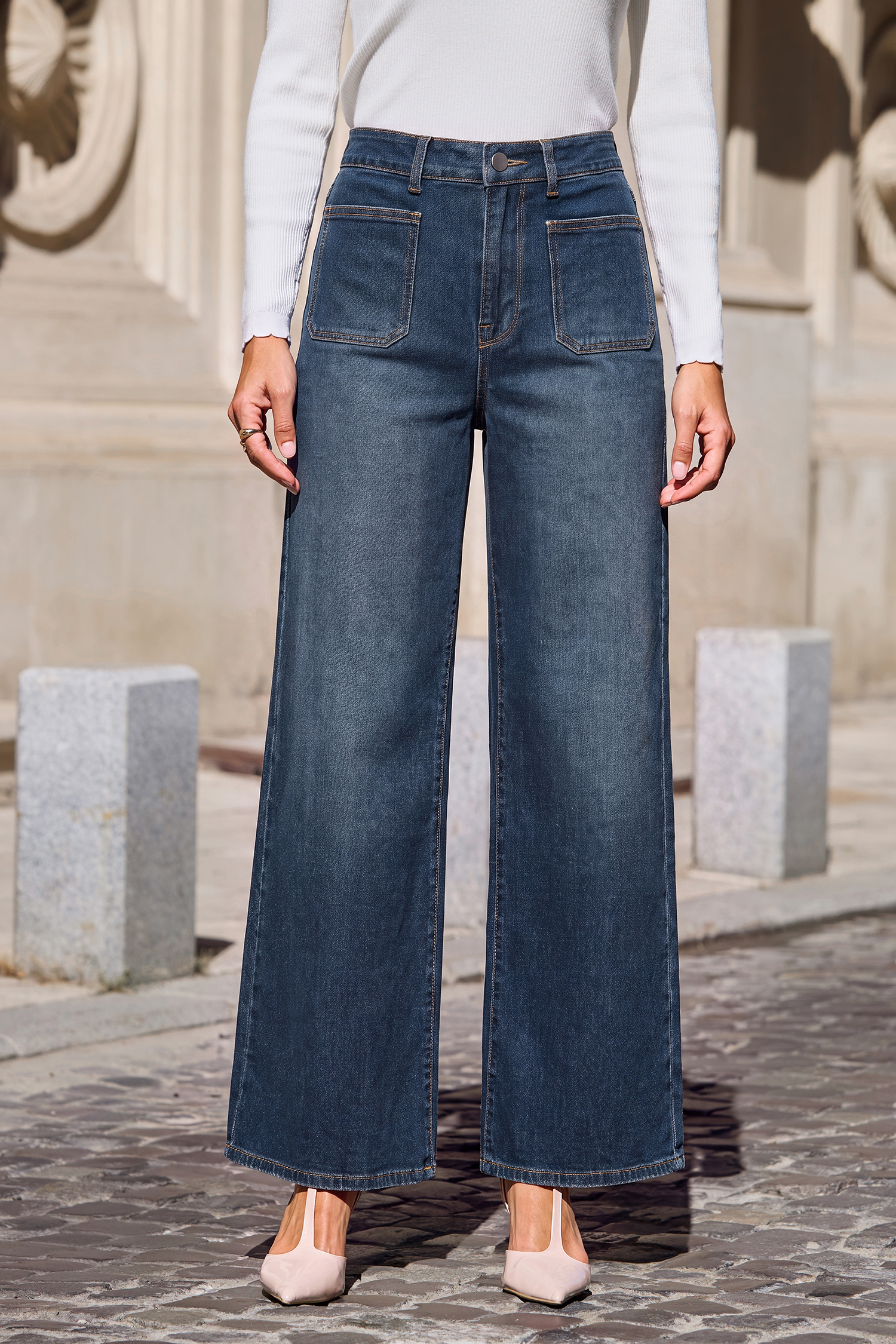 Jean bleu taille ultra haute à poches plaquées
