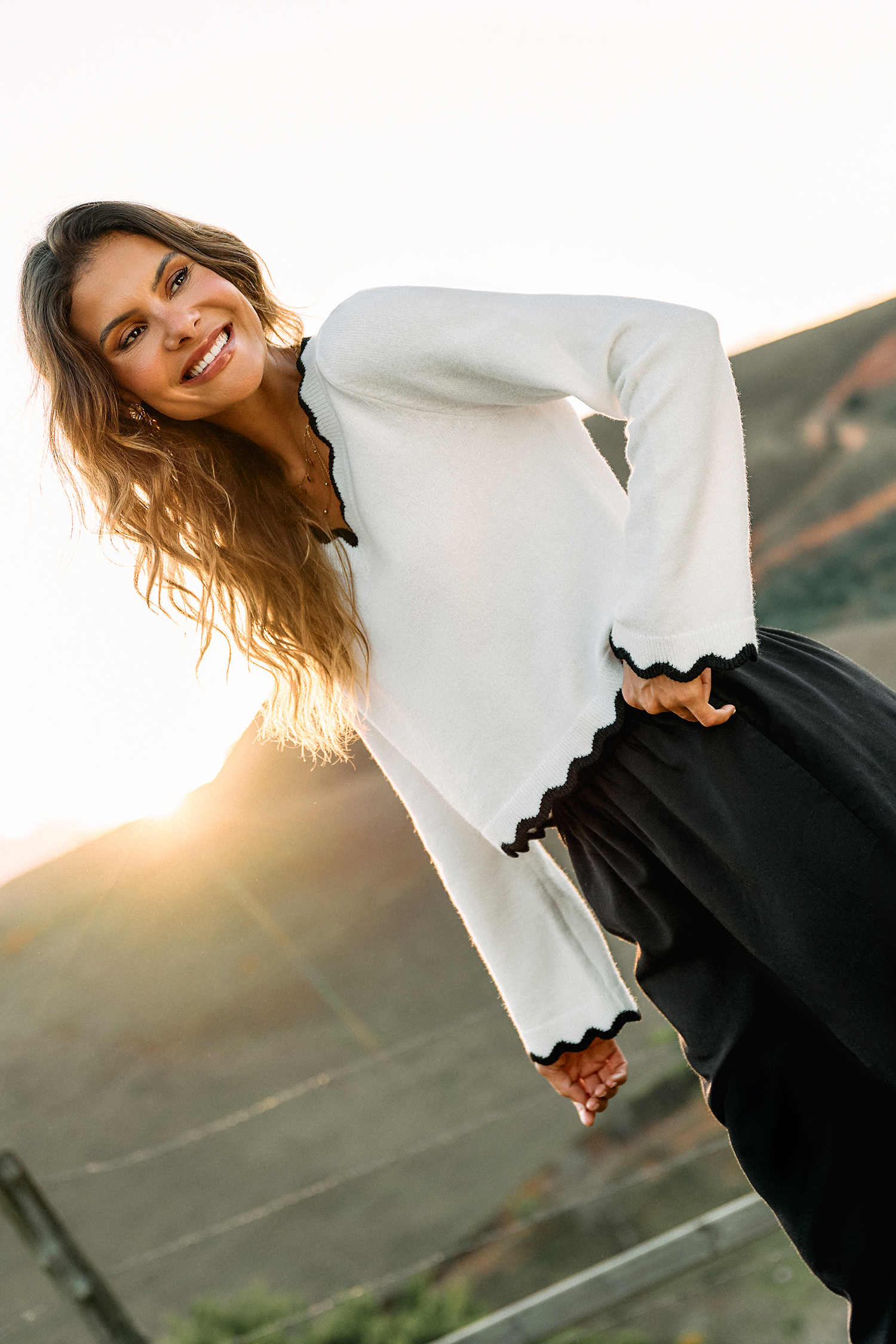 Rimanere in maglione bianco