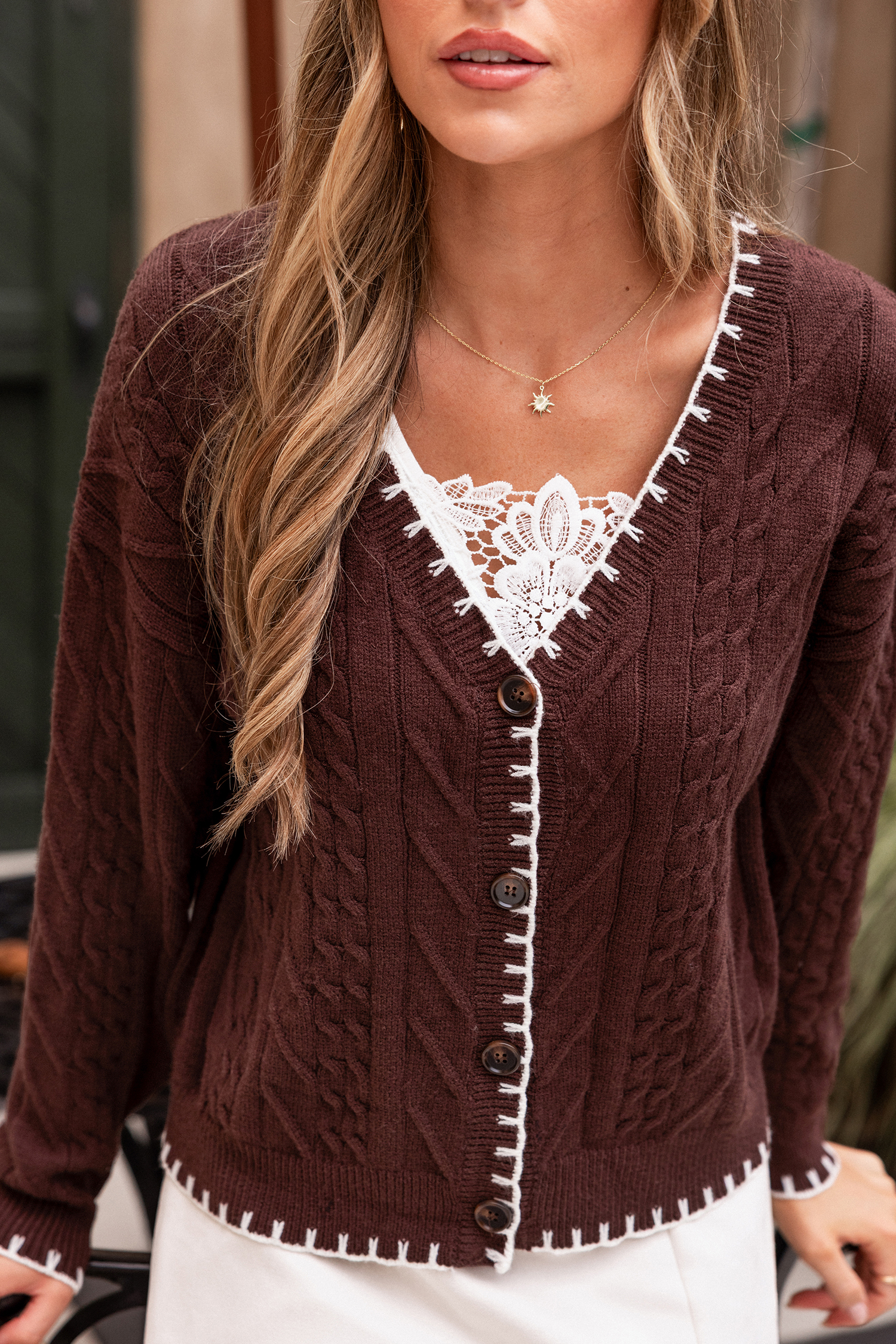 Cardigan marrone del club del libro