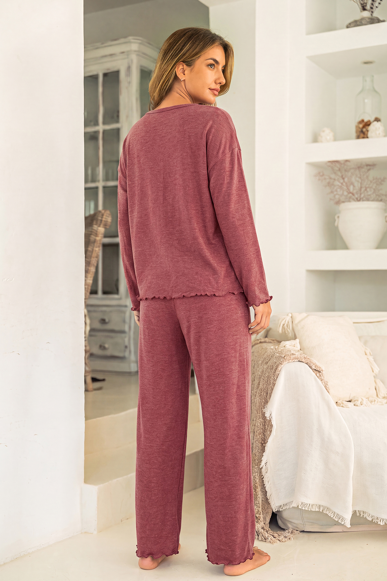 Ensemble pyjama rouge à col V et manches longues