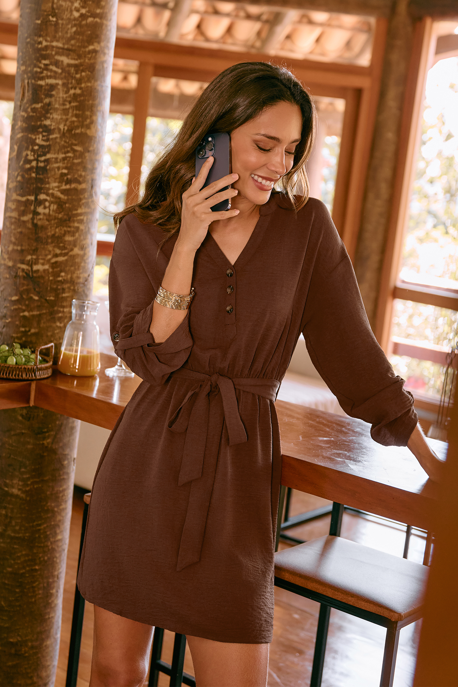 Robe courte marron à col cranté et manches 3/4