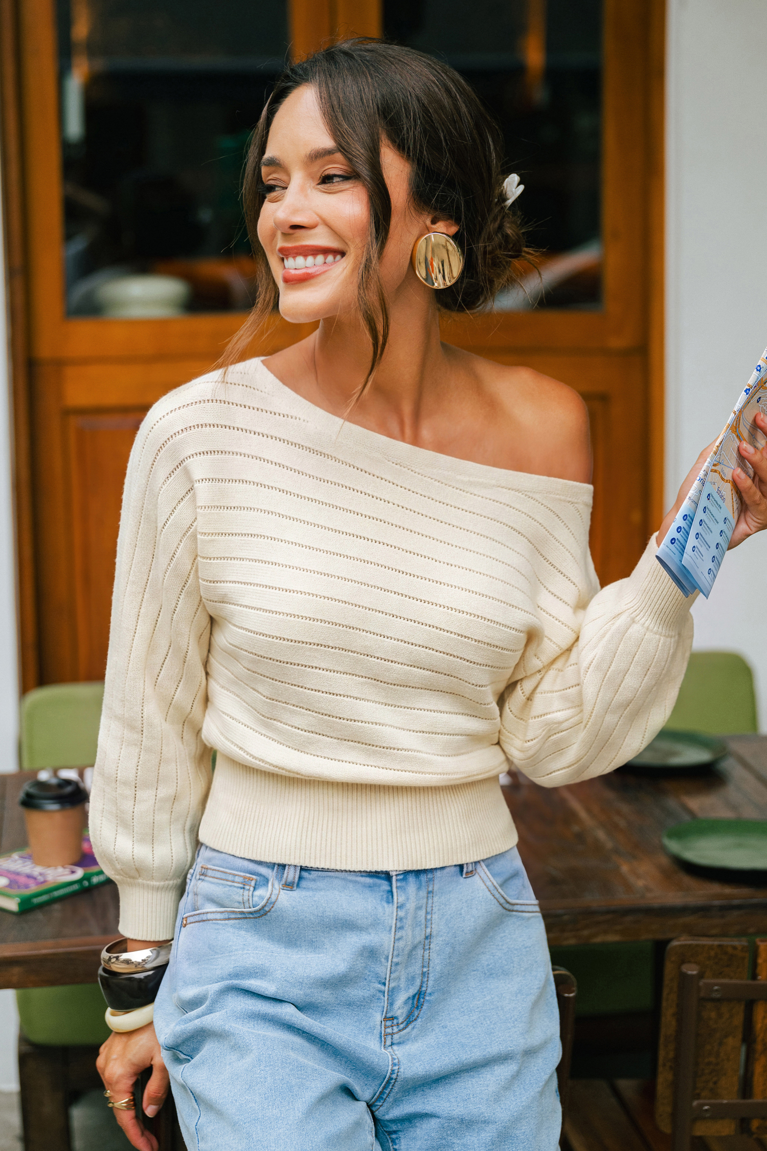 Beżowy sweter Off Duty