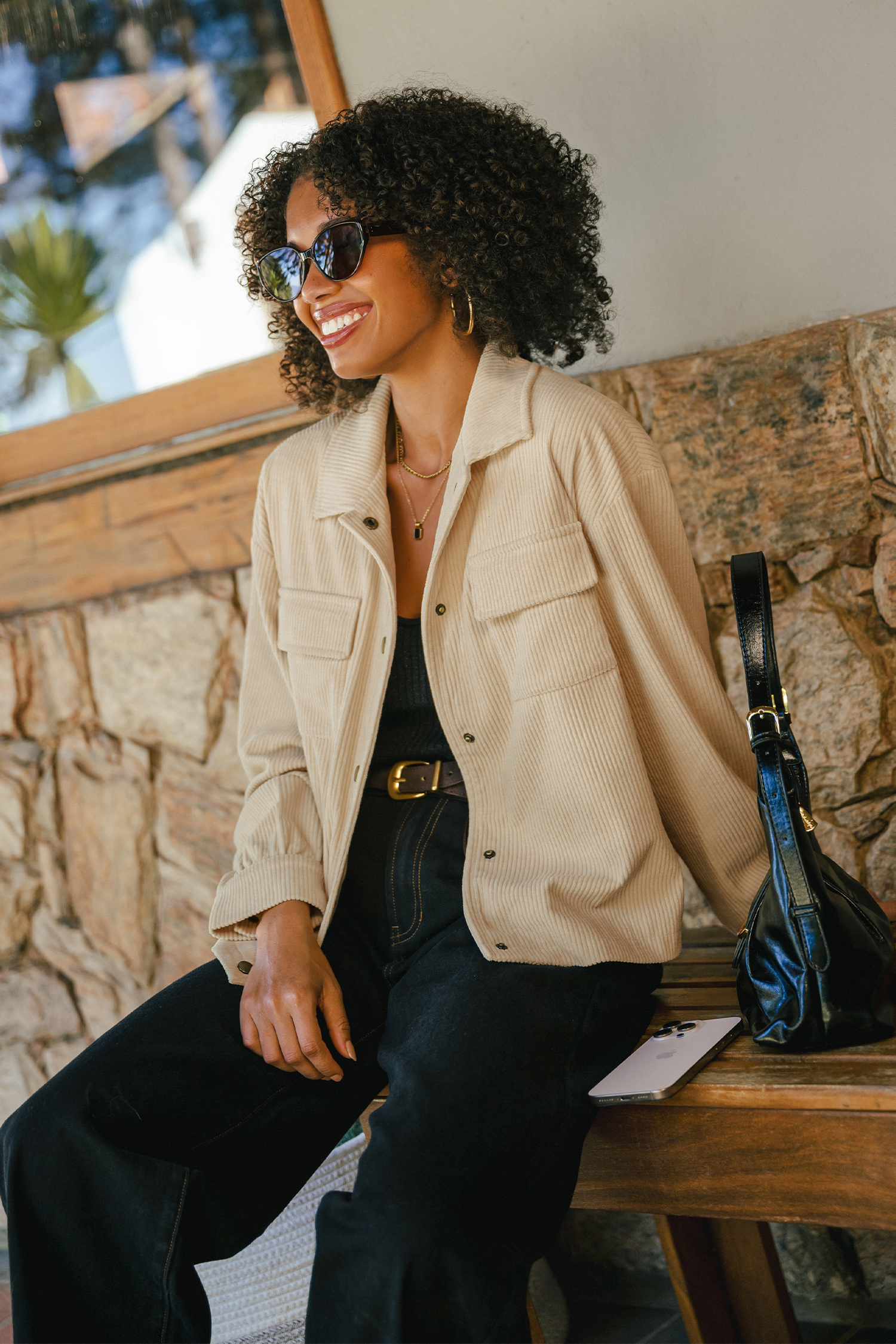 Veste beige à col chemise et boutons-pression