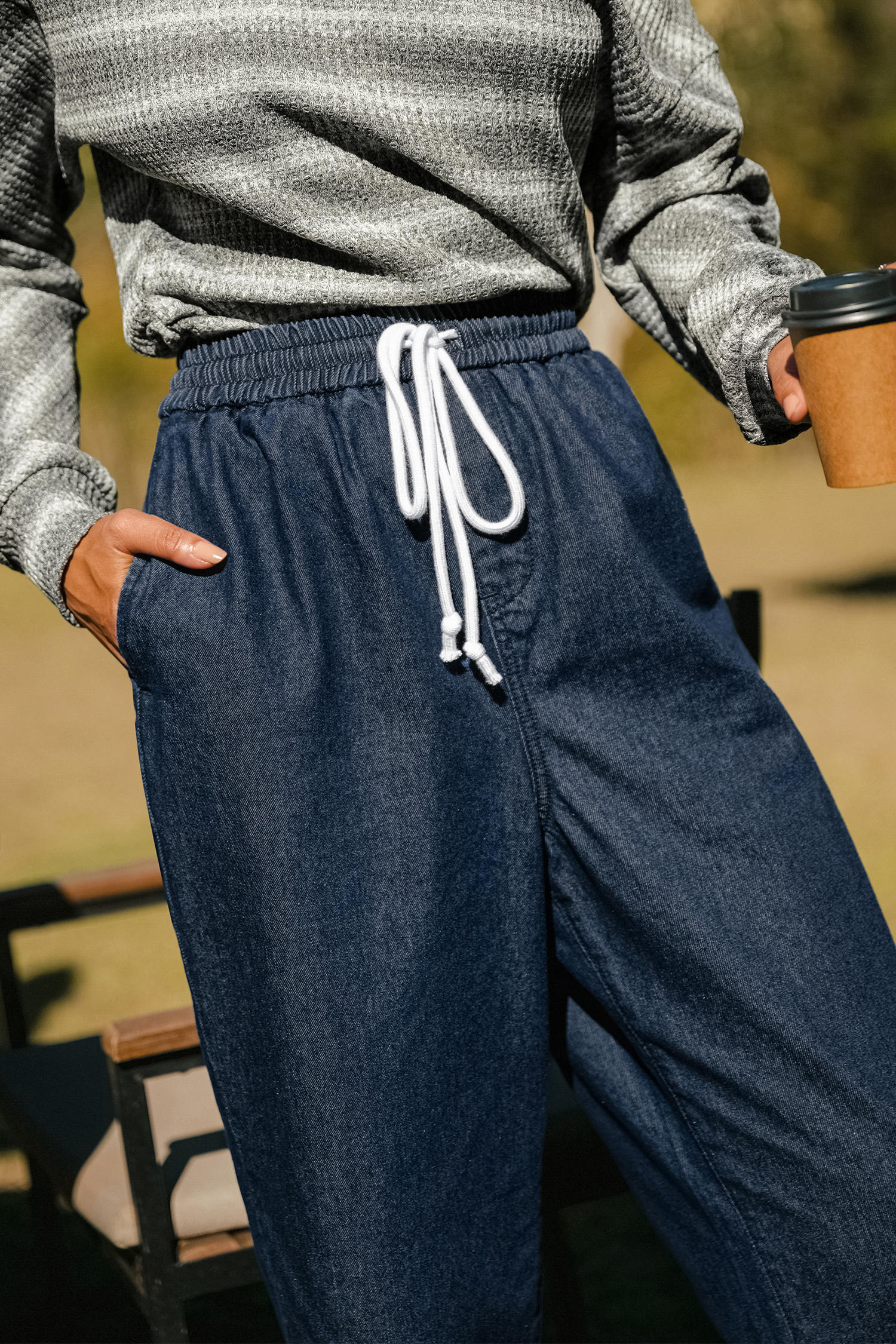 Jeans con lavaggio scuro alla moda