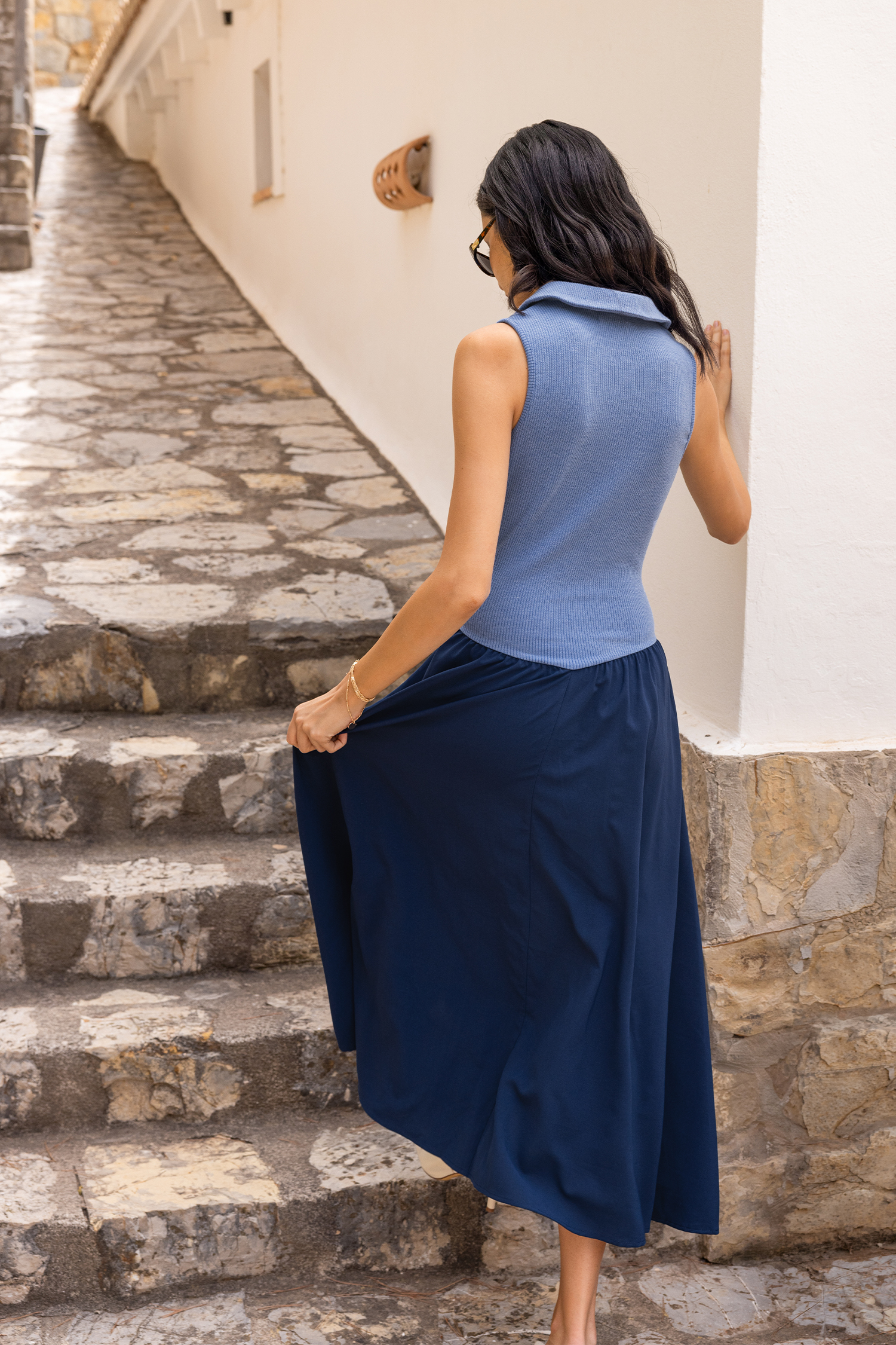 Robe midi bleue à col chemise sans manches
