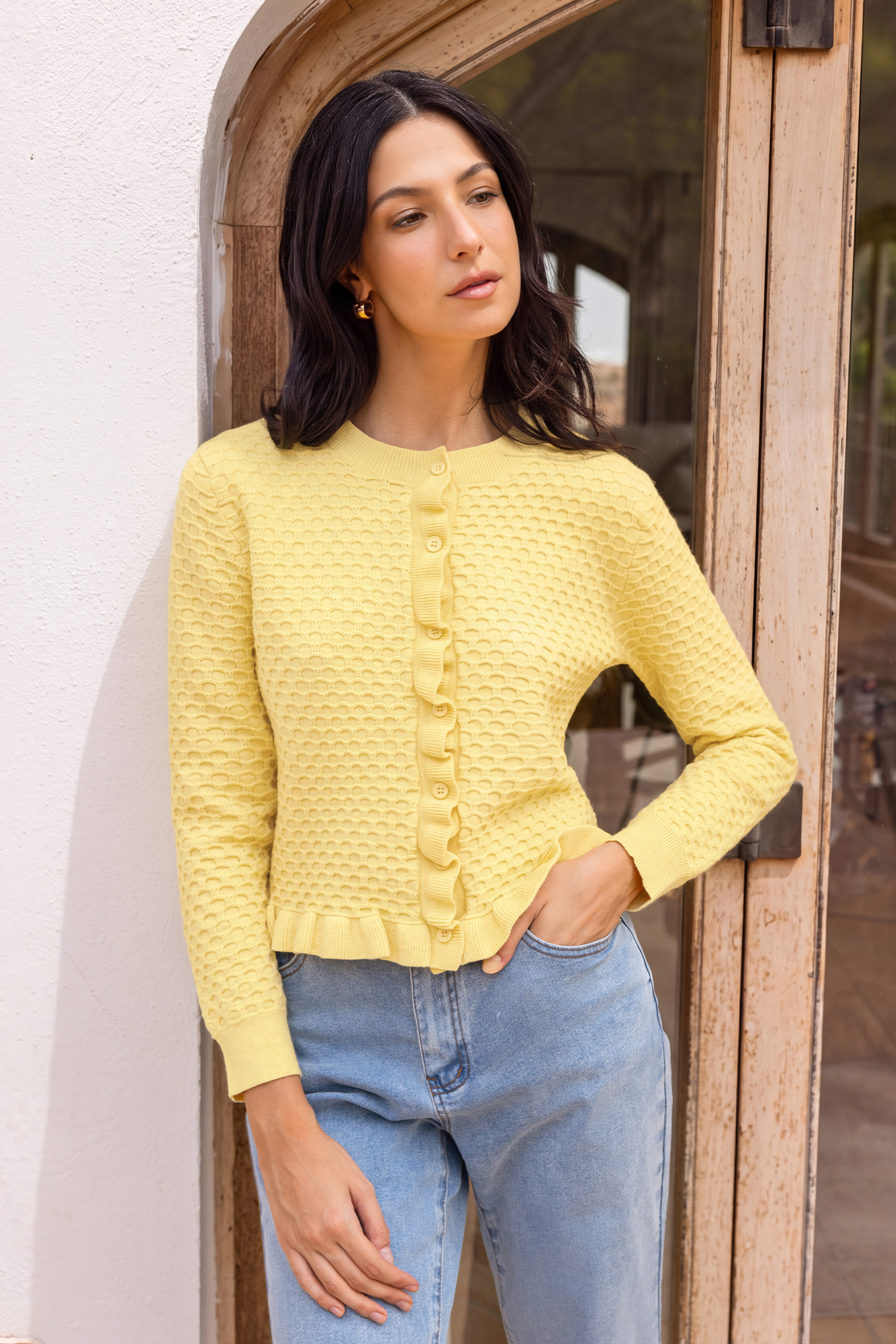 Gelbe Strickjacke mit Rundhalsausschnitt